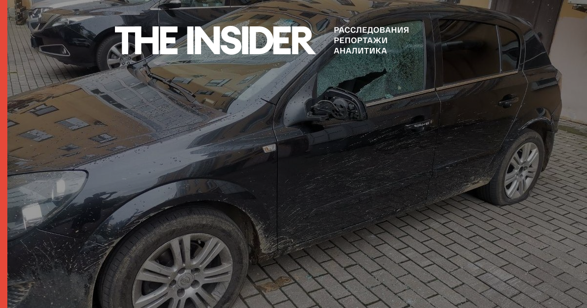 У Петербурзі невідомі розбили вікна і прокололи колеса в автомобіля Давида Френкеля