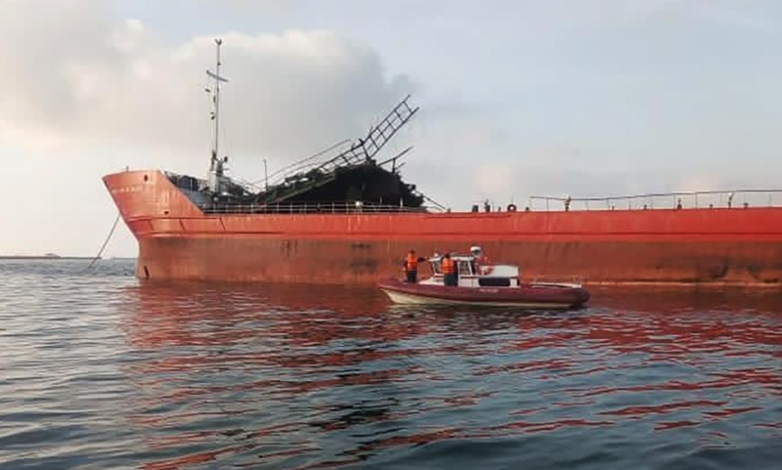 СК порушив кримінальну справу після вибуху на нафтовому танкері в Азовському морі
