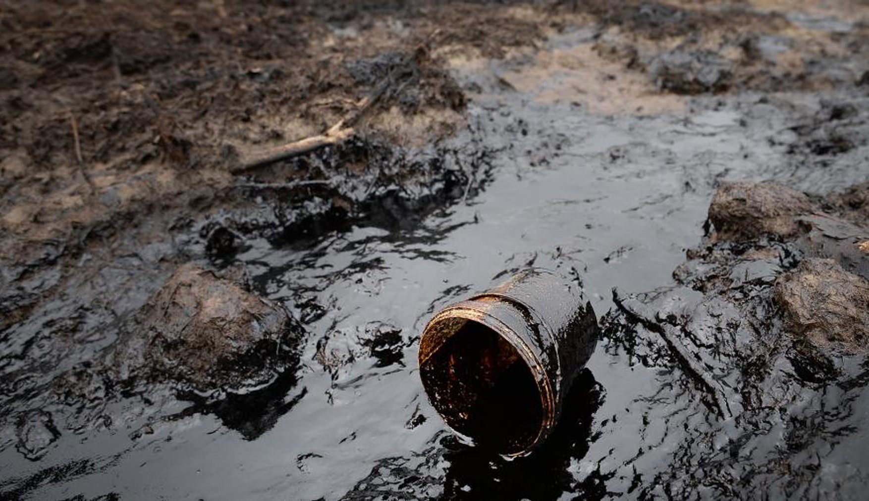 У Свердловській області порушили кримінальну справу за фактом розливу нафтопродуктів в районі селища Левіха