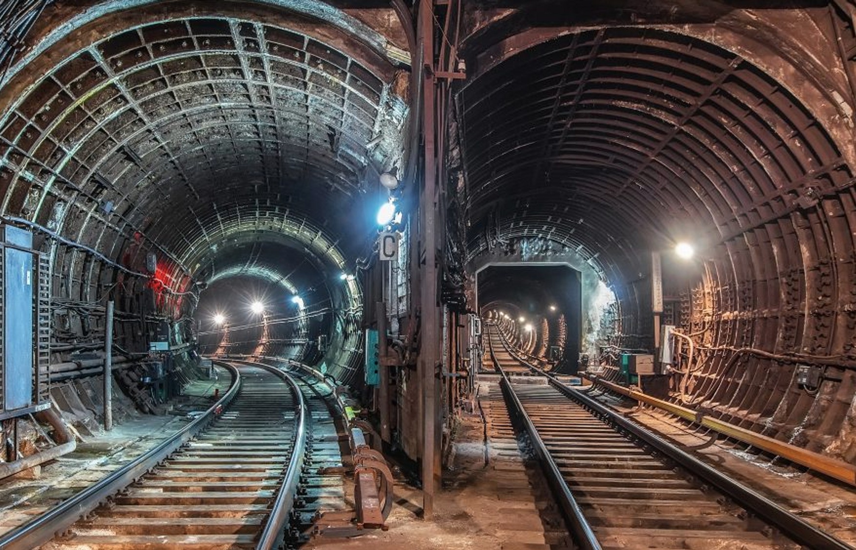 Поїзд з пасажирами застряг в тунелі в центрі Москви