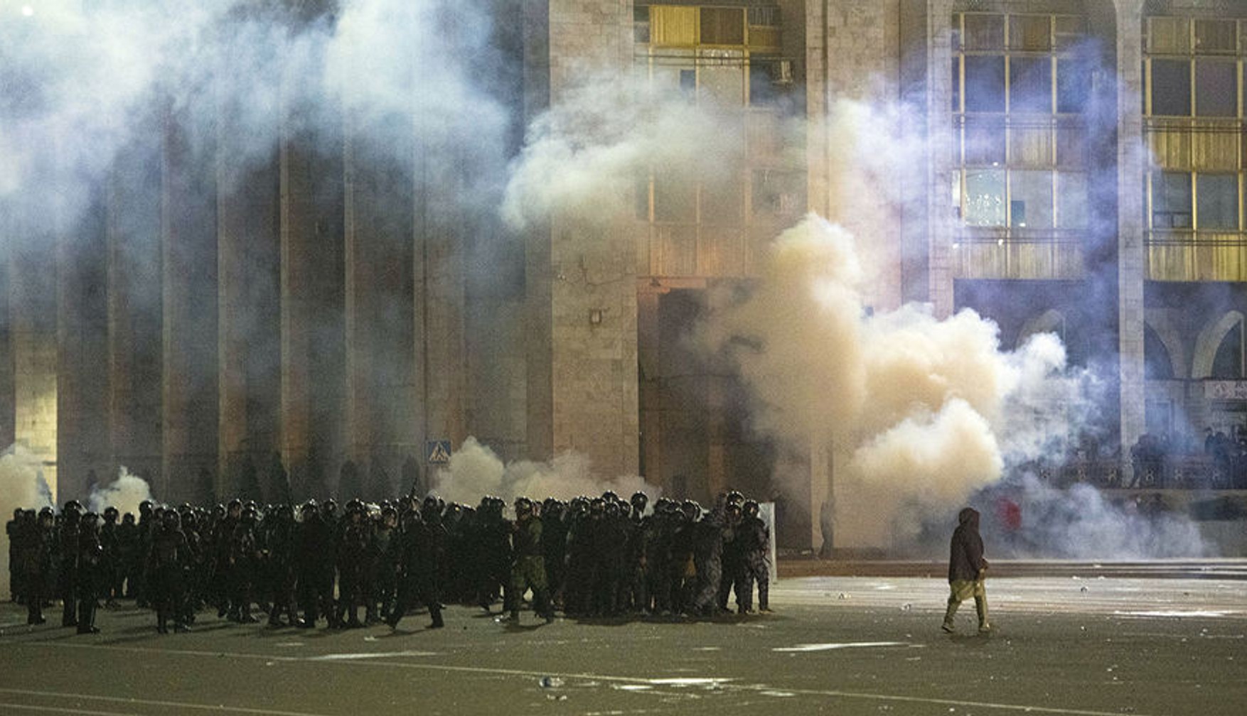 В ході протестів в Бішкеку постраждали понад 700 осіб, повідомляється про одного загиблого