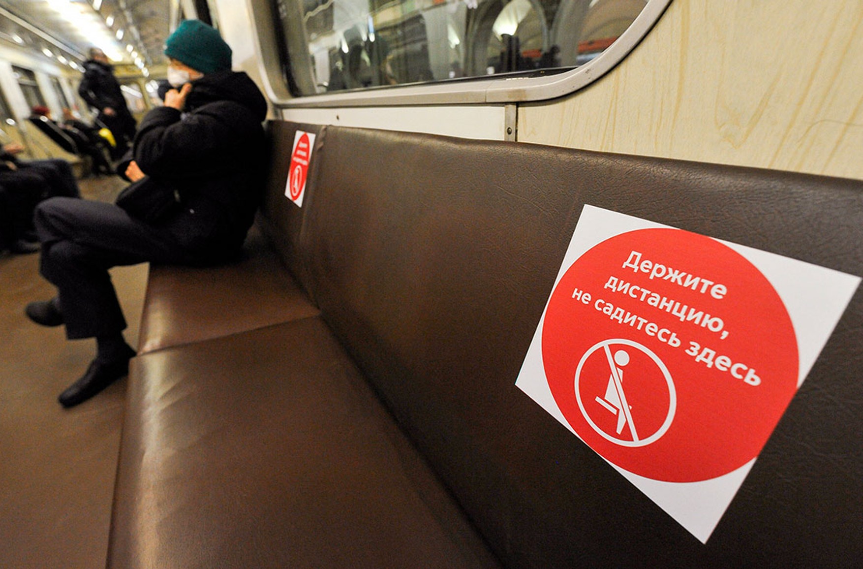 Пасажирів без засобів індивідуального захисту перестануть пускати в московський транспорт, перевірки будуть посилені