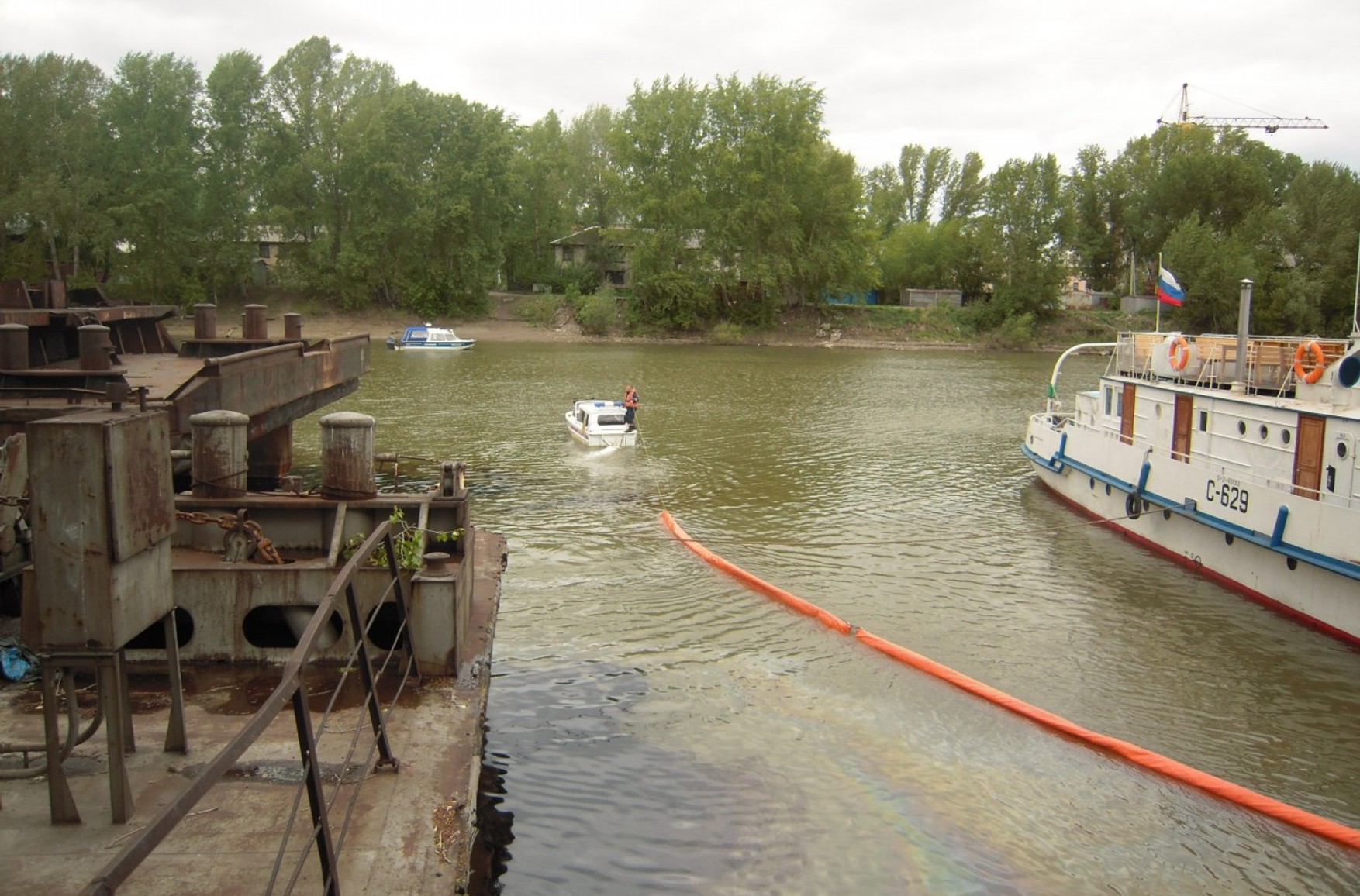 На річці Об у Томській області стався розлив нафтопродуктів