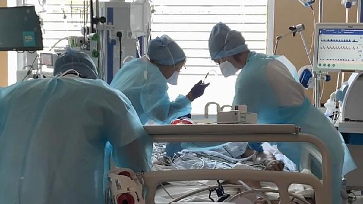 У Тюменській області захворіли 30% медпрацівників, надання планової та профілактичної медичної допомоги призупинено