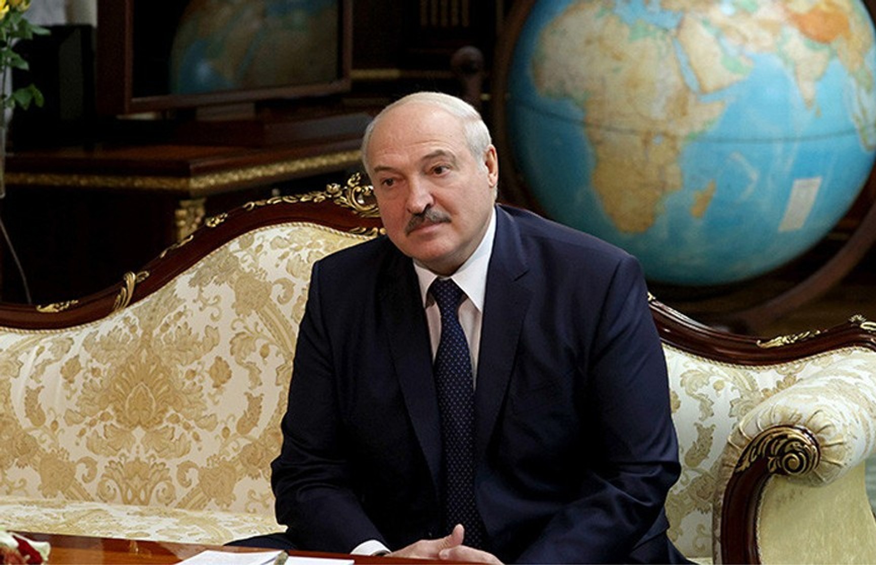 Лукашенко доручив роздати зброю колишнім військовим і створити з них дружини