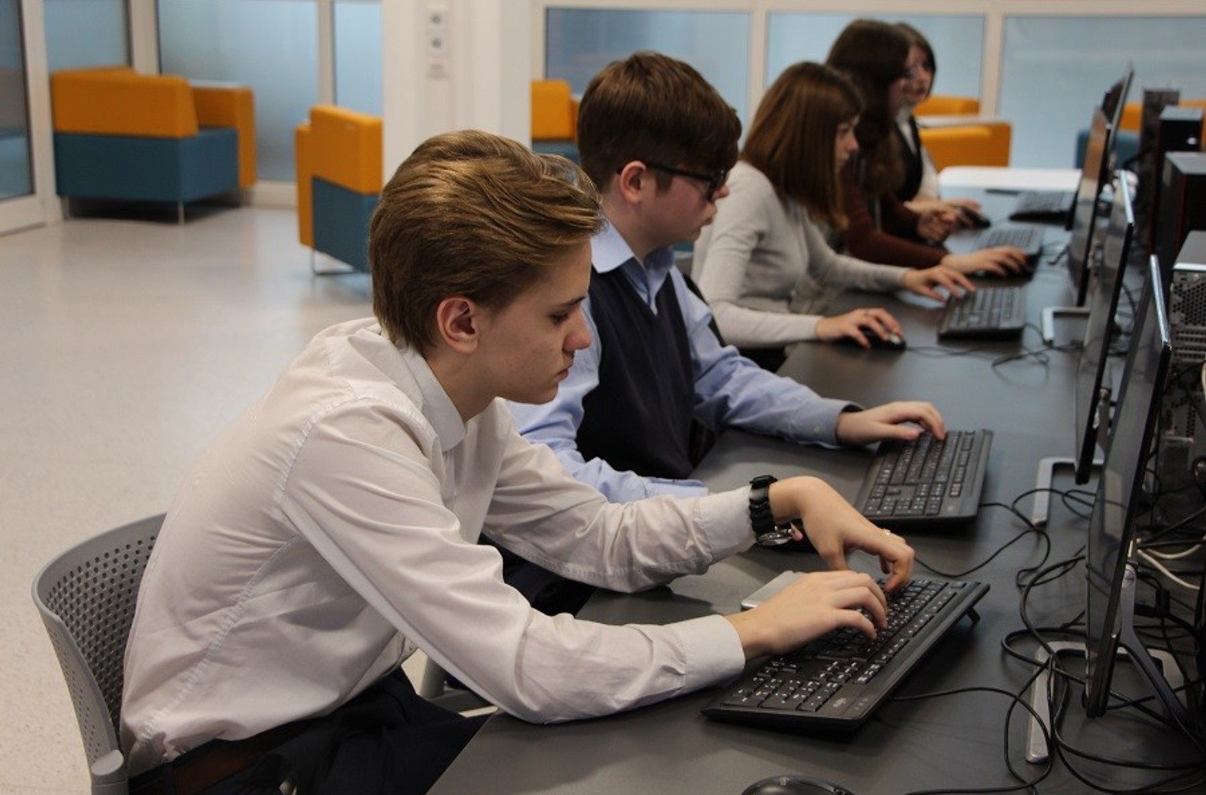 У Москві учнів 6-11 класів переведуть на дистанційне навчання