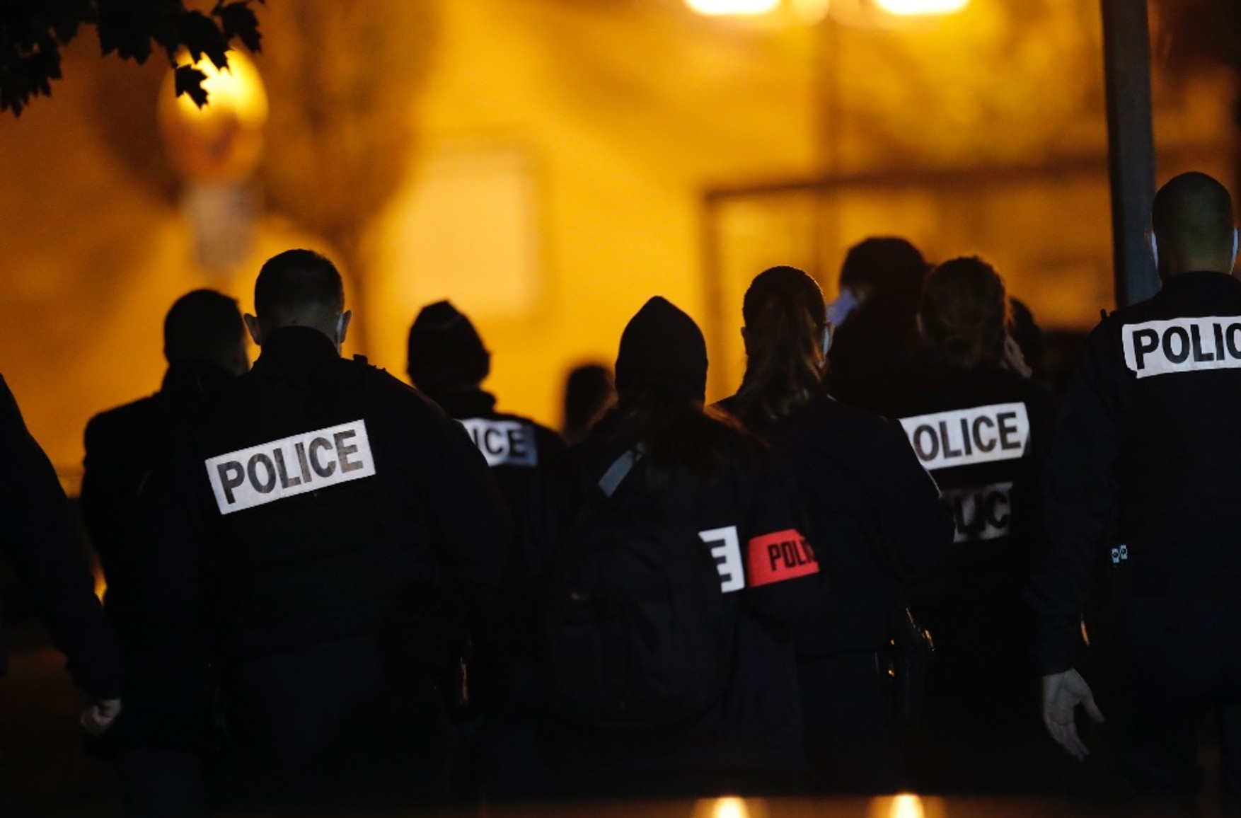 У Франції після вбивства вчителя провели обшуки у десятків підозрюваних в ісламізмі