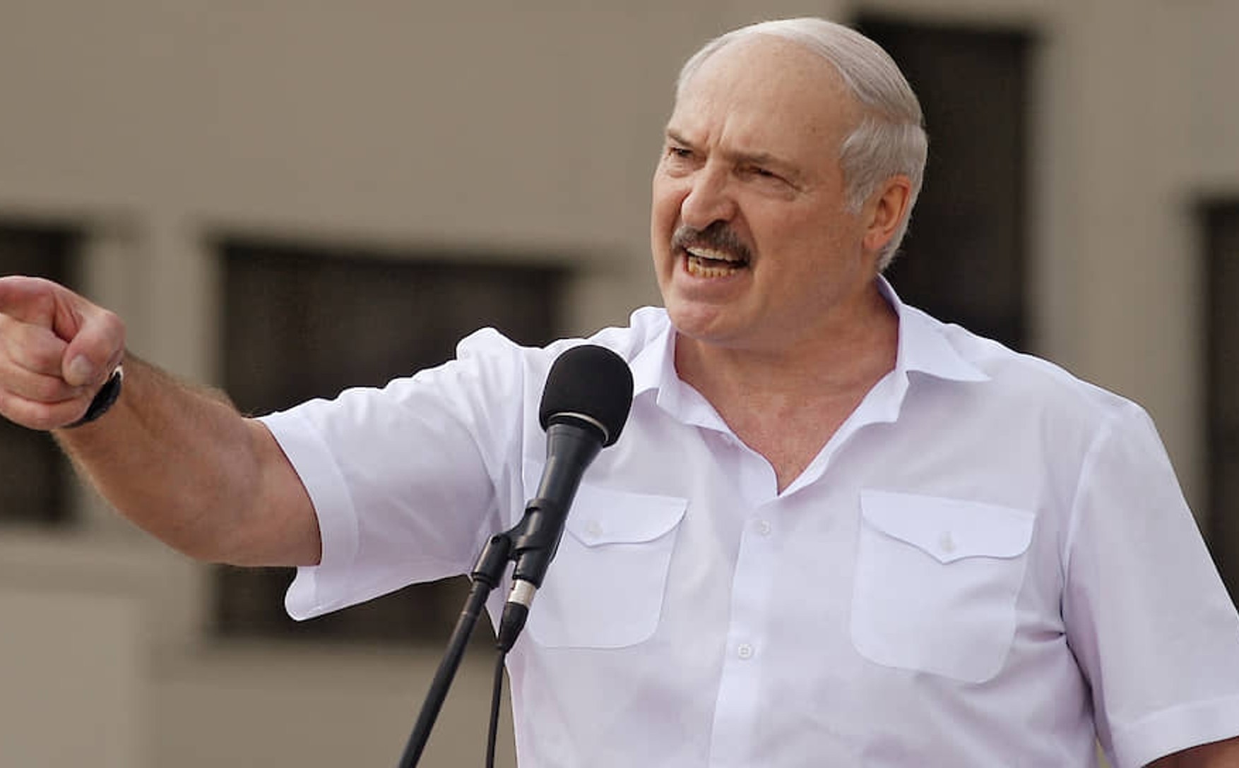 Рада ЄС заявив про готовність внести Лукашенко до списку санкцій, якщо ситуація в Білорусі не покращиться