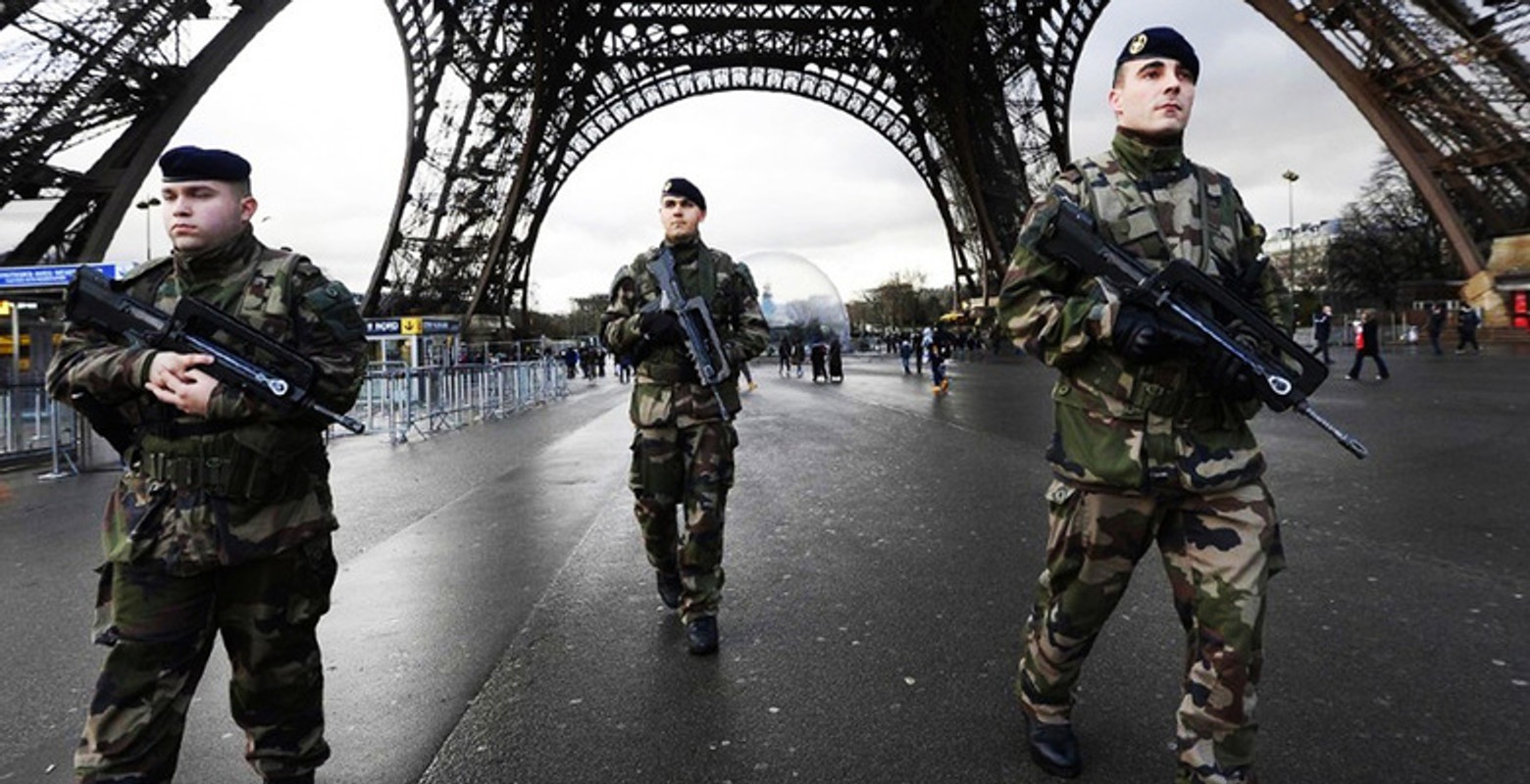 У Франції оголосили максимальний рівень терористичної загрози