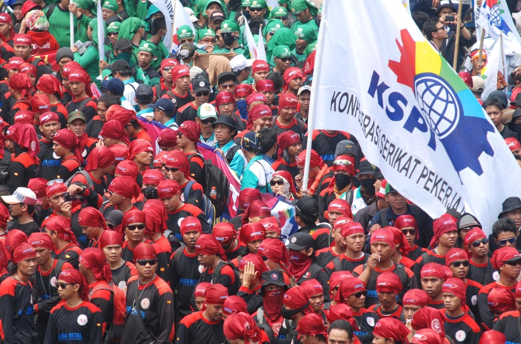 В Індонезії тисячі студентів і робітників вийшли на акції протесту проти нового трудового законодавства