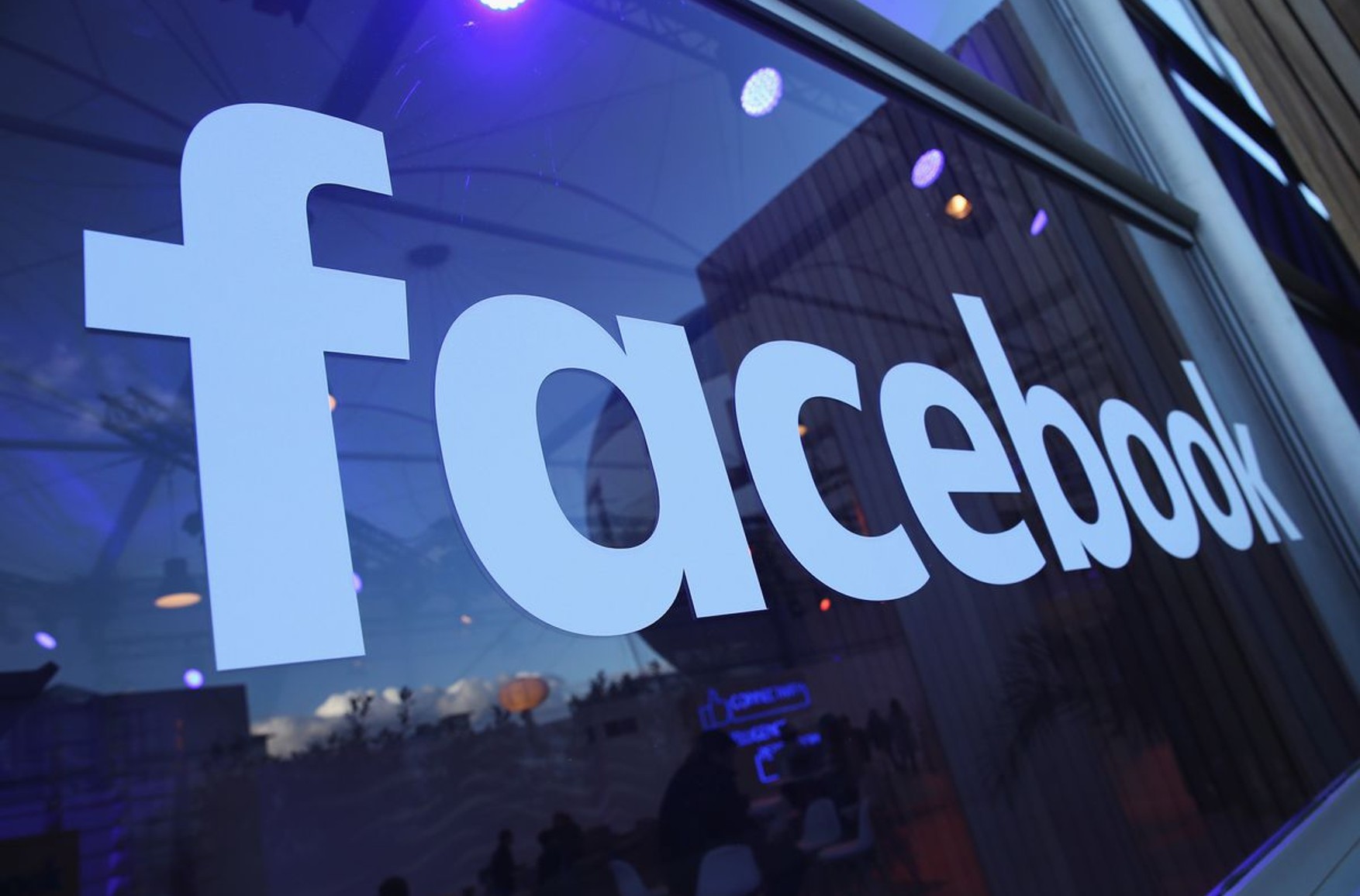 Facebook заборонить контент з запереченням Голокосту