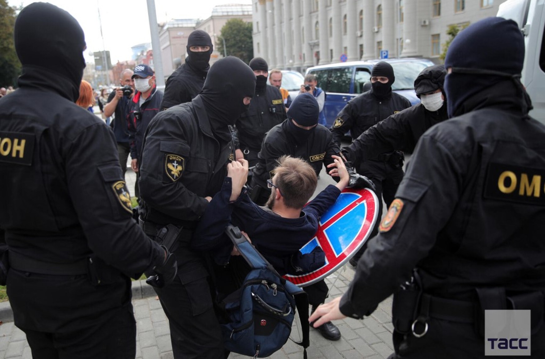У Мінську під час висвітлення акції «Марш гордості» затримали понад 10 журналістів, серед них - 4 кореспондента ТАСС