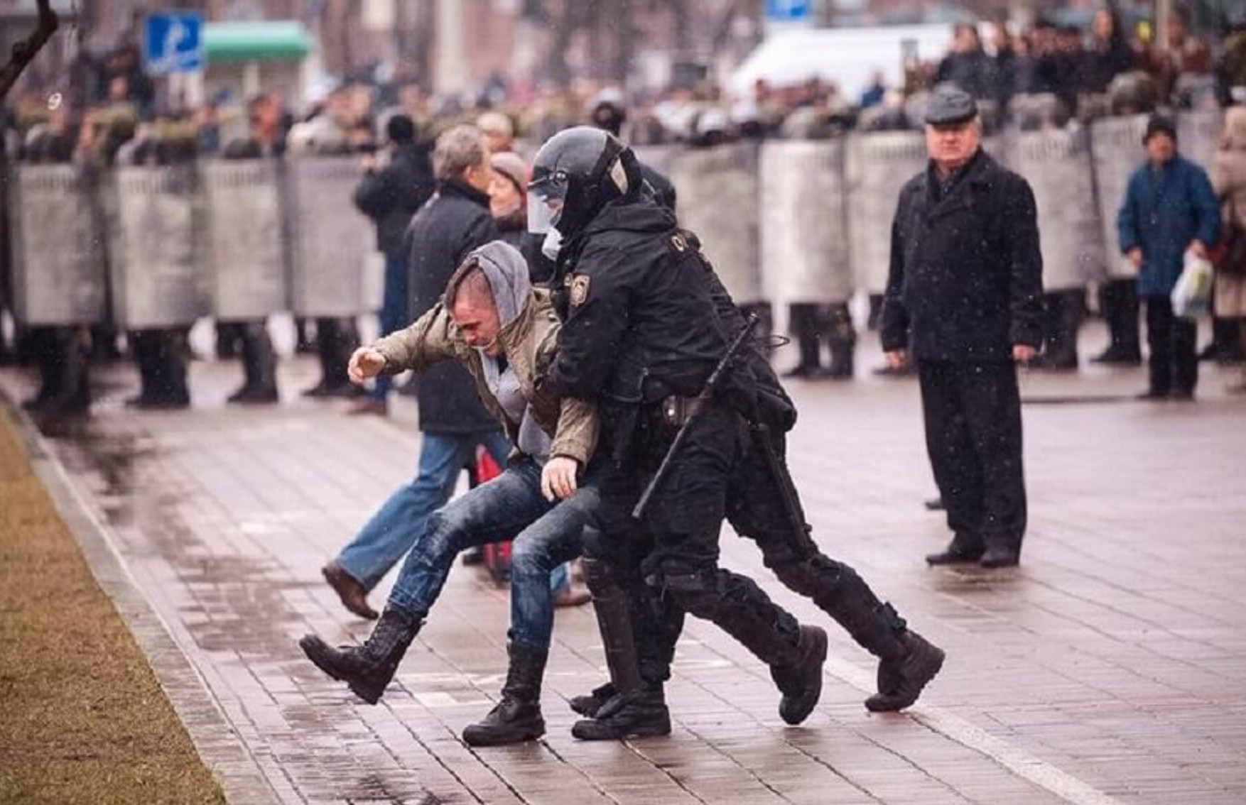 Правозахисники повідомили про понад 200 затриманих на протестах в Білорусії