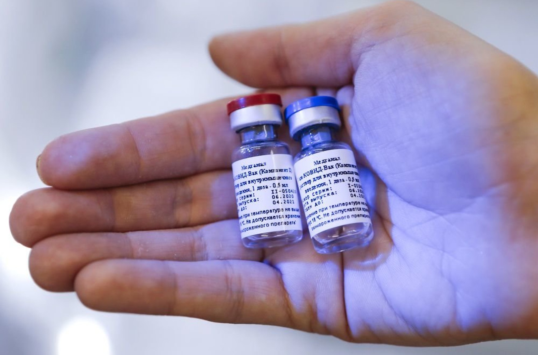 У декількох добровольців, які зазнали вакцину «Супутник V», виявили коронавірус