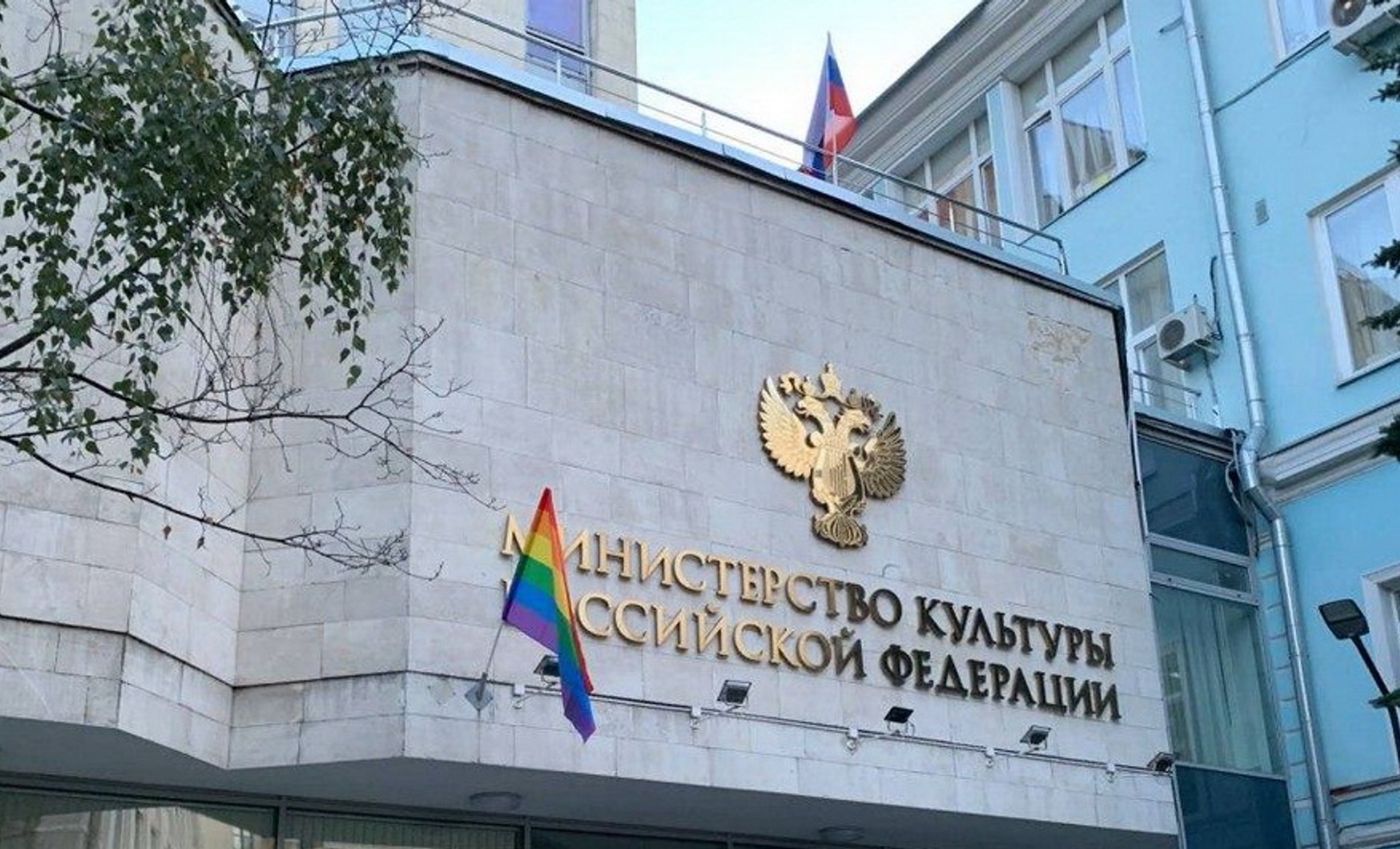 Учасника Pussy Riot Олександра Софеева заарештували на 30 діб за акцію з райдужними прапорами