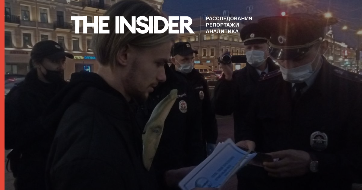 У Петербурзі затримали активістів, які роздавали листівки до дня народження Путіна