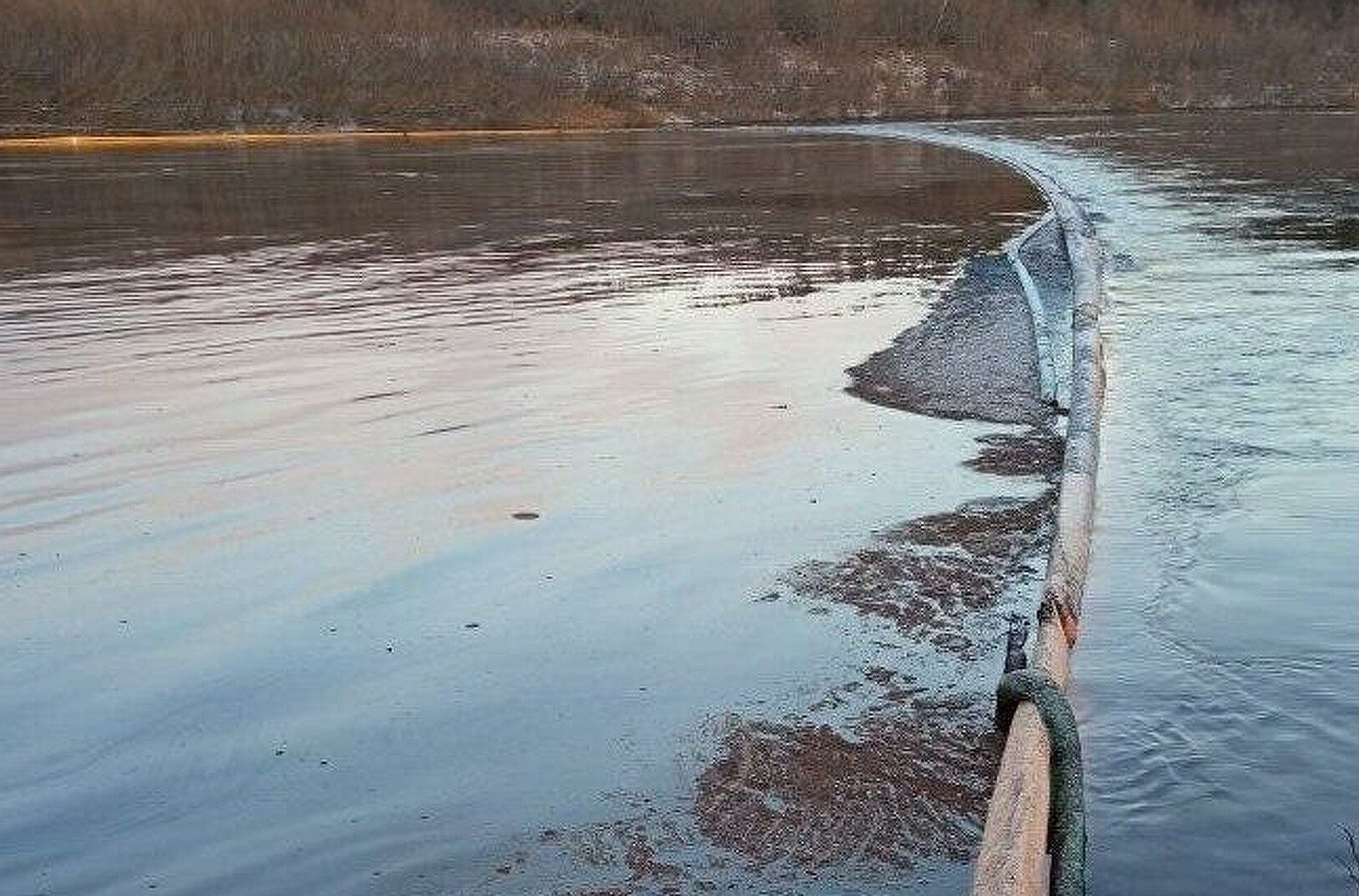 У НАО ввели режим НС в районі розливу нафтопродуктів на Харьягінском родовищі