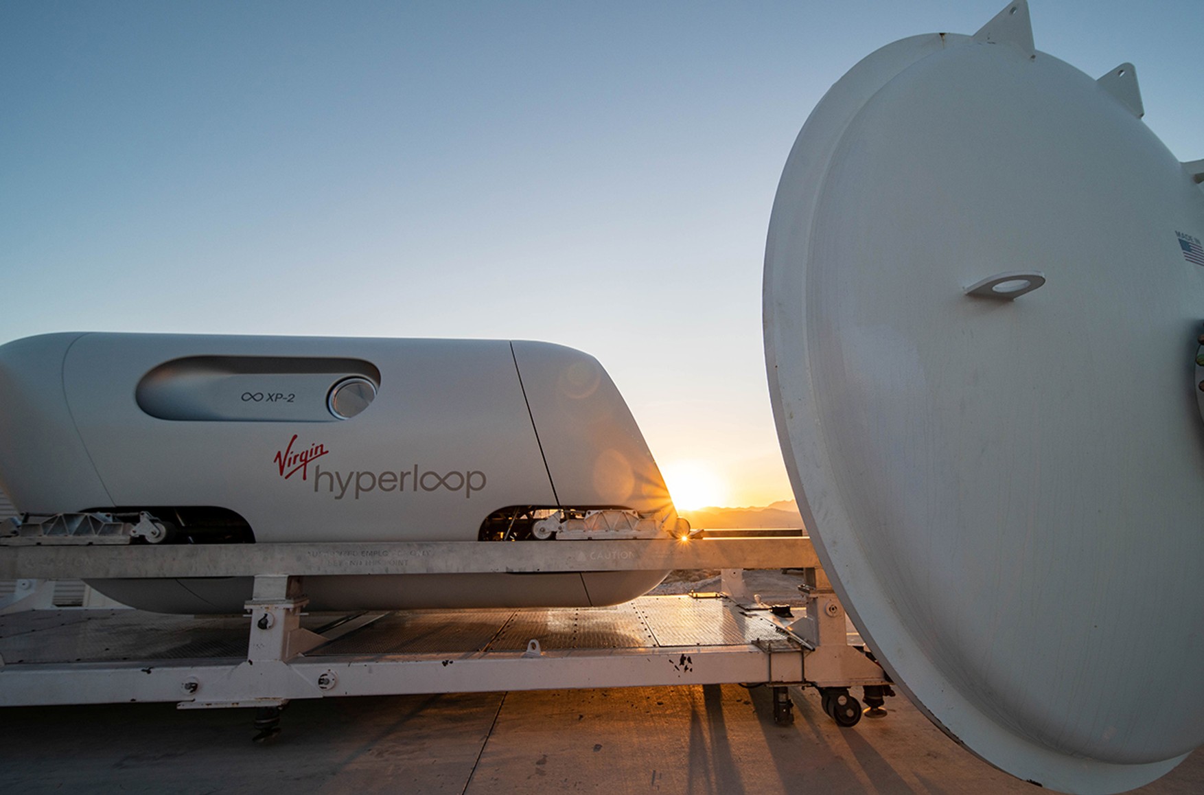 У США провели перші випробування вакуумного поїзда Hyperloop з пасажирами