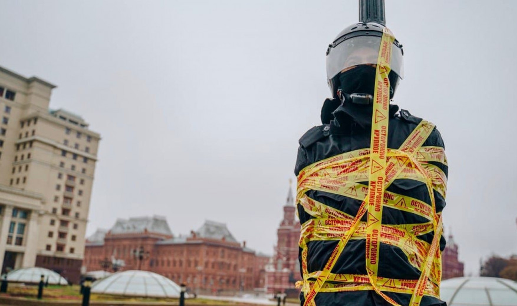 У Москві затримали художника Ісраффілі-Гельмана, який брав участь в акції Pussy Riot проти поліцейського насильства