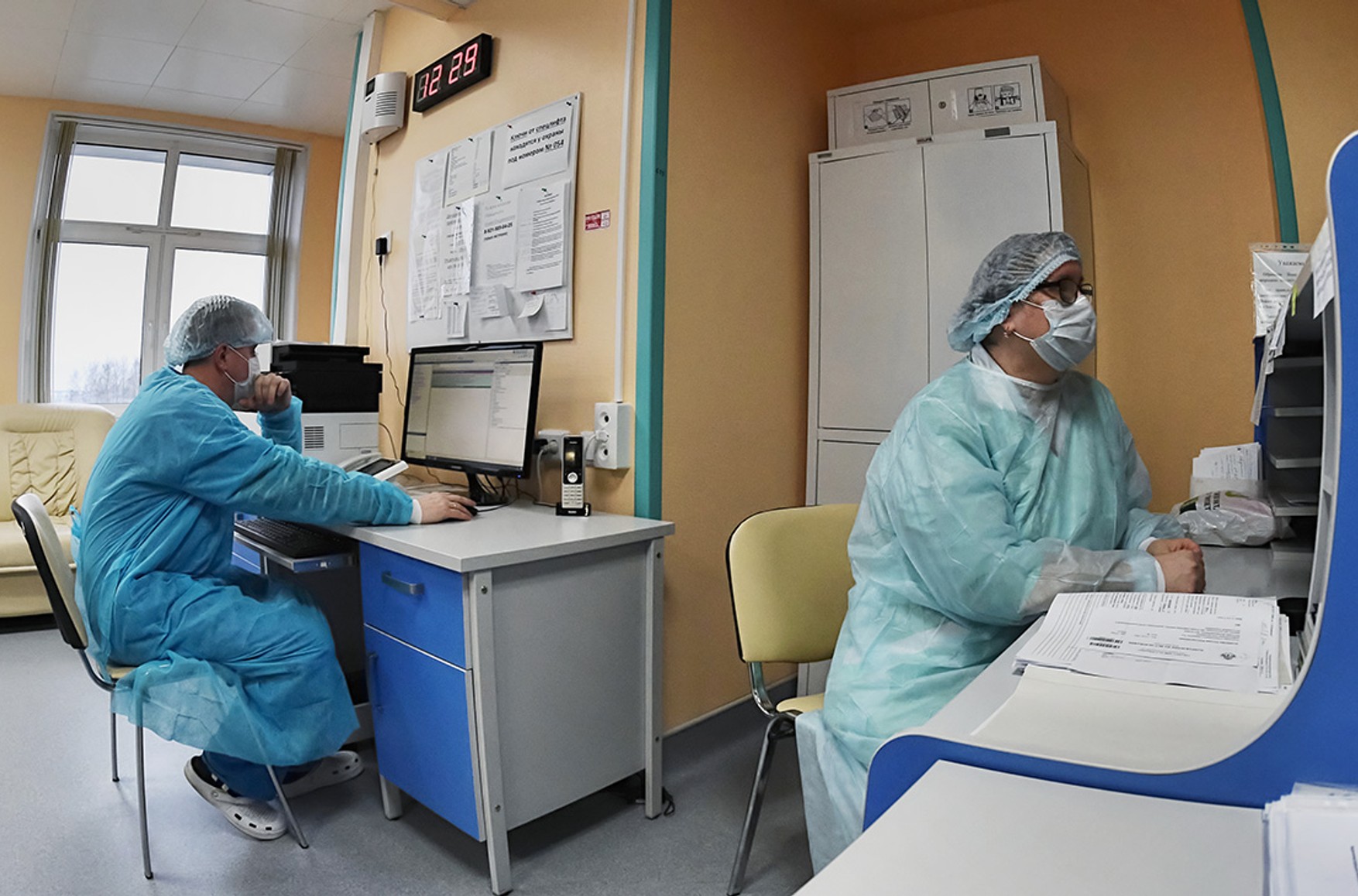 За добу в Росії офіційно виявлено 27 100 нових випадків коронавируса, 7320 з них - в Москві