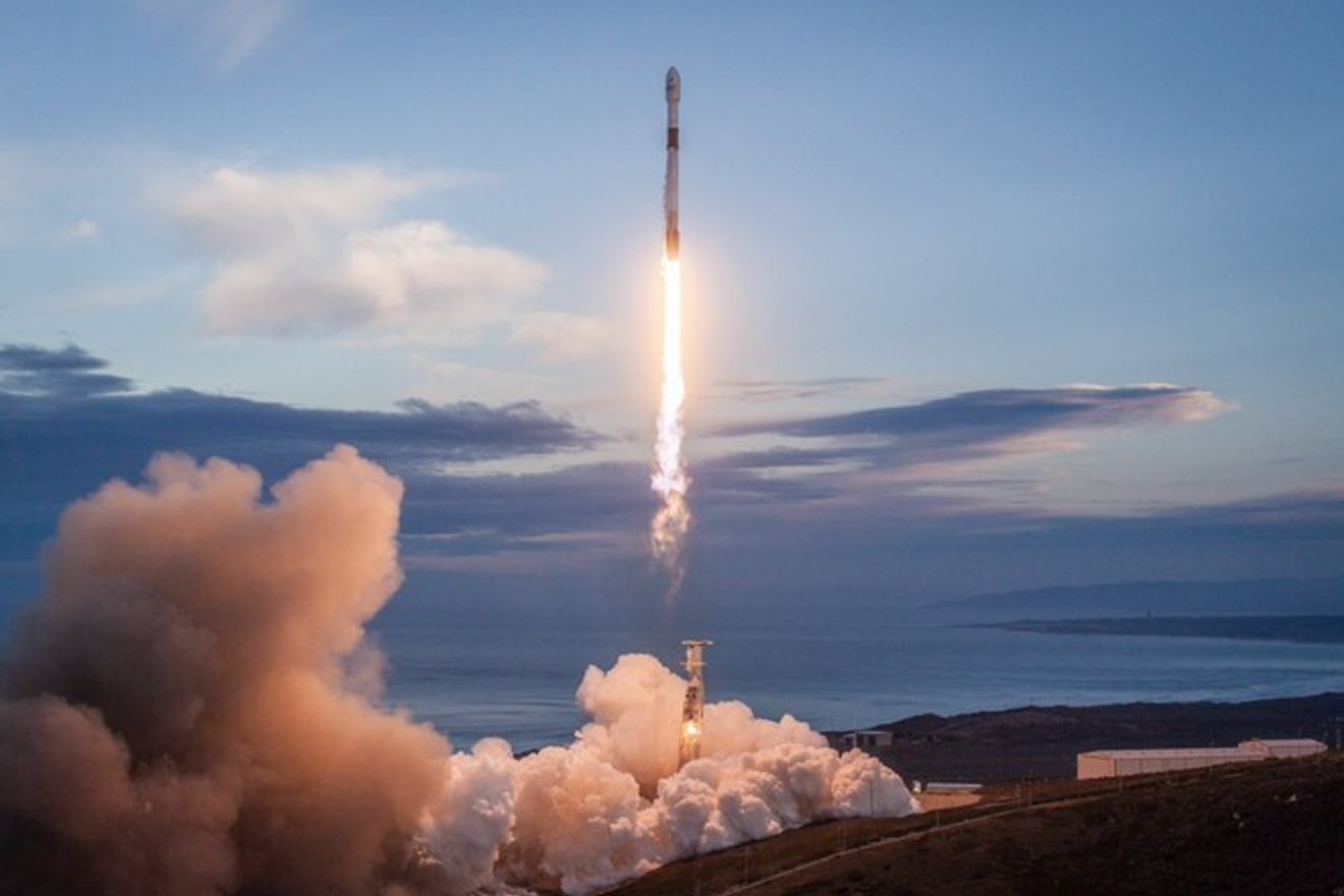 Ракета SpaceX стартувала на орбіту із супутником для вивчення океану