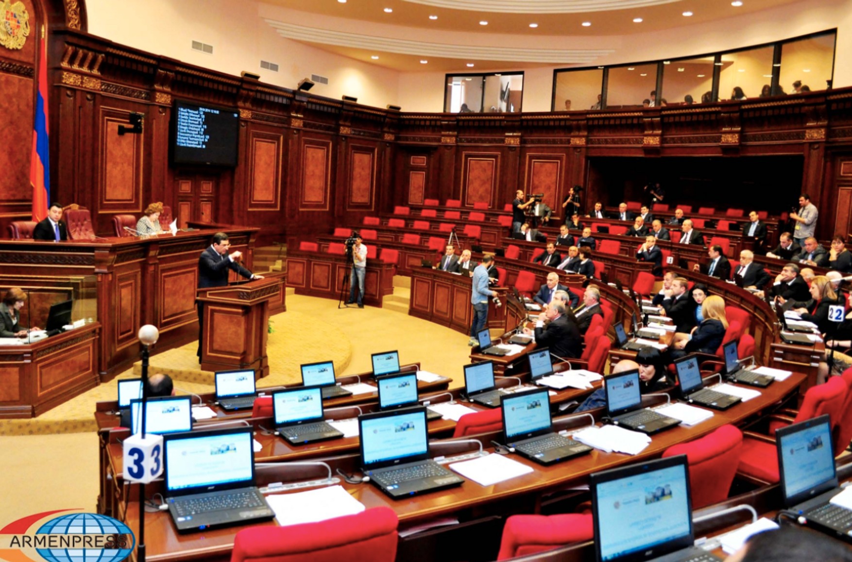 Опозиція в парламенті Вірменії не змогла офіційно відправити Пашиняна у відставку через відсутність кворуму