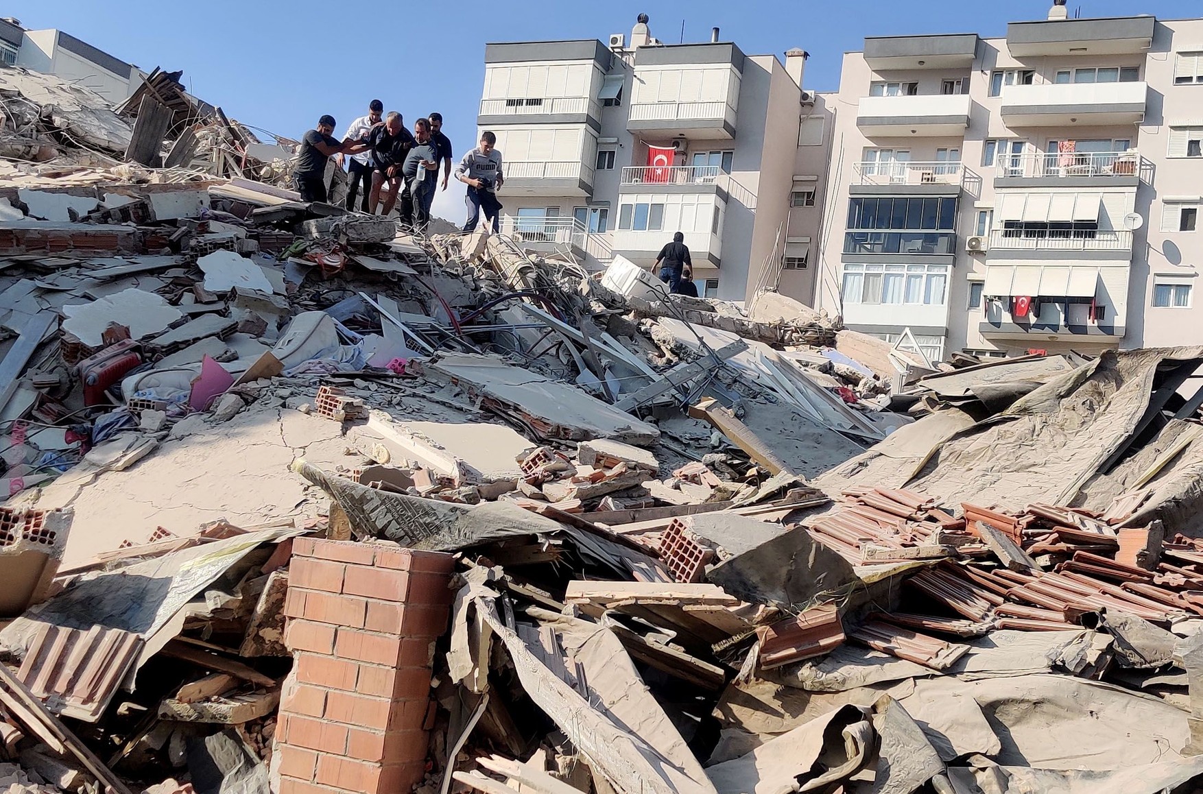 Число загиблих при землетрусі в Ізмірі зросла до 58 осіб