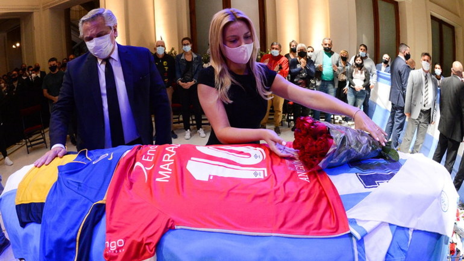 У Буенос-Айресі церемонію прощання з Марадоною довелося зупинити через заворушення