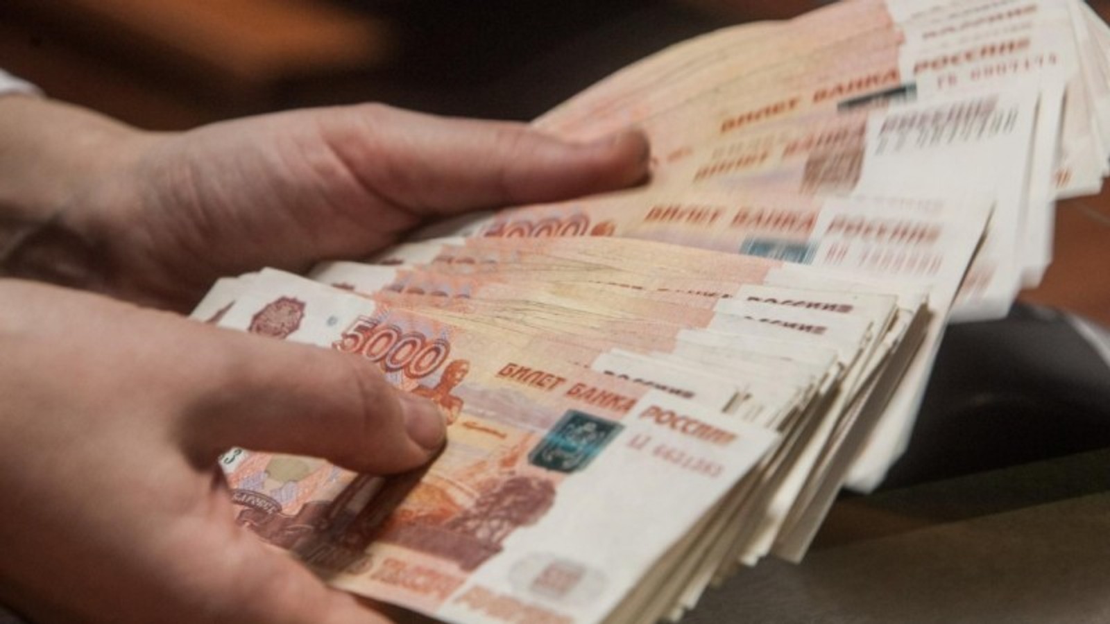 У 2021 року зарплати в Росії можуть знизитися на 11% - дослідження Центру стратегічних розробок