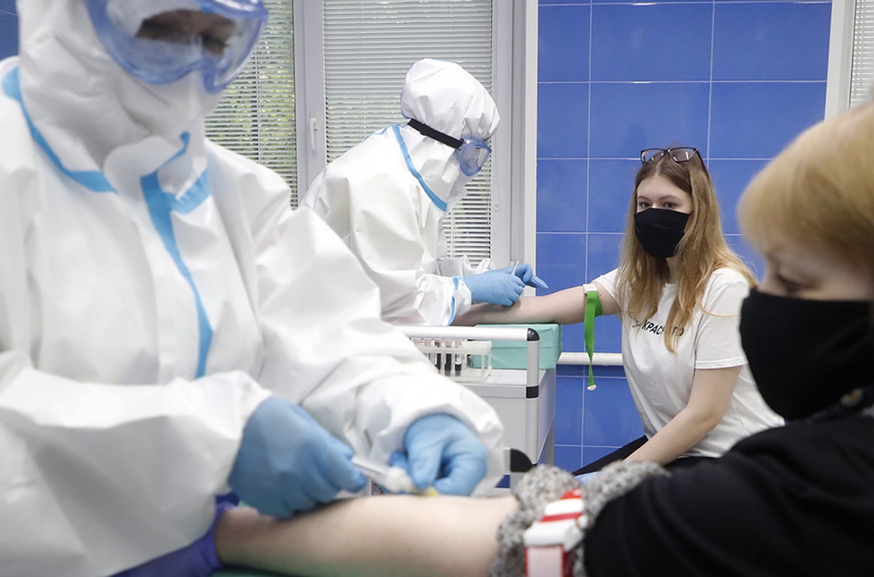 У Росії виявлено 28 585 нових випадків коронавируса. 7215 з них - в Москві