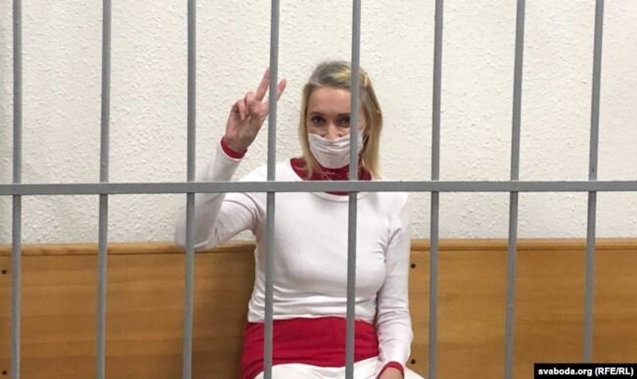 У Білорусі суд засудив до 2,5 років колонії громадянку Швейцарії, зірвав Балаклаву з омонівці