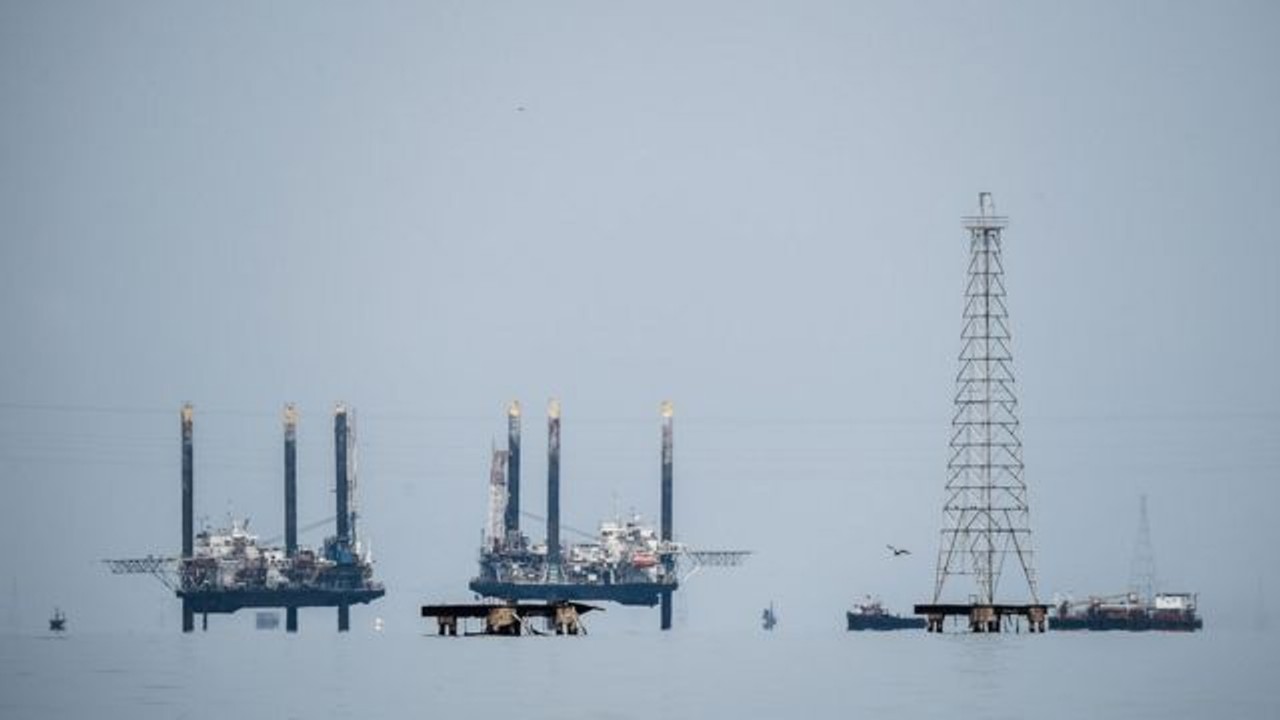 Країни ОПЕК + домовилися збільшити видобуток нафти з січня на 500 тисяч барелів на добу