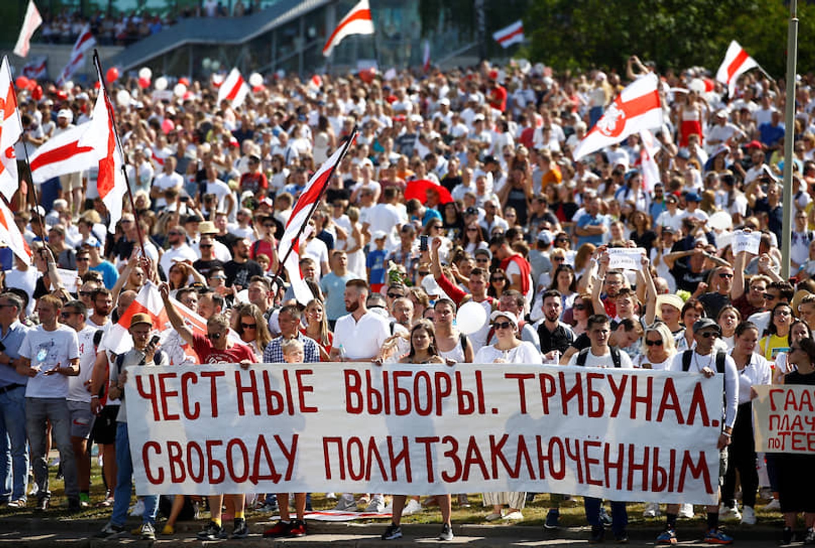 Білоруська опозиція створила «народні посольства» в 20 країнах