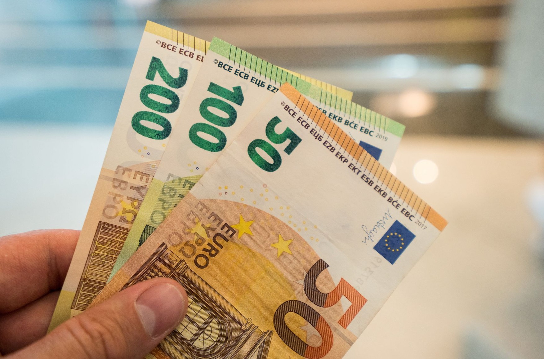 Курс євро опустився до 89 рублів вперше з 18 вересня