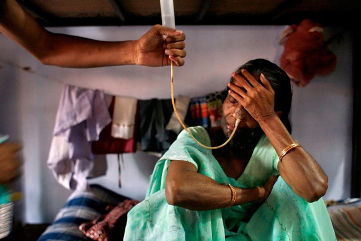В Індії більше 300 людей потрапили до лікарні через невідому хворобу