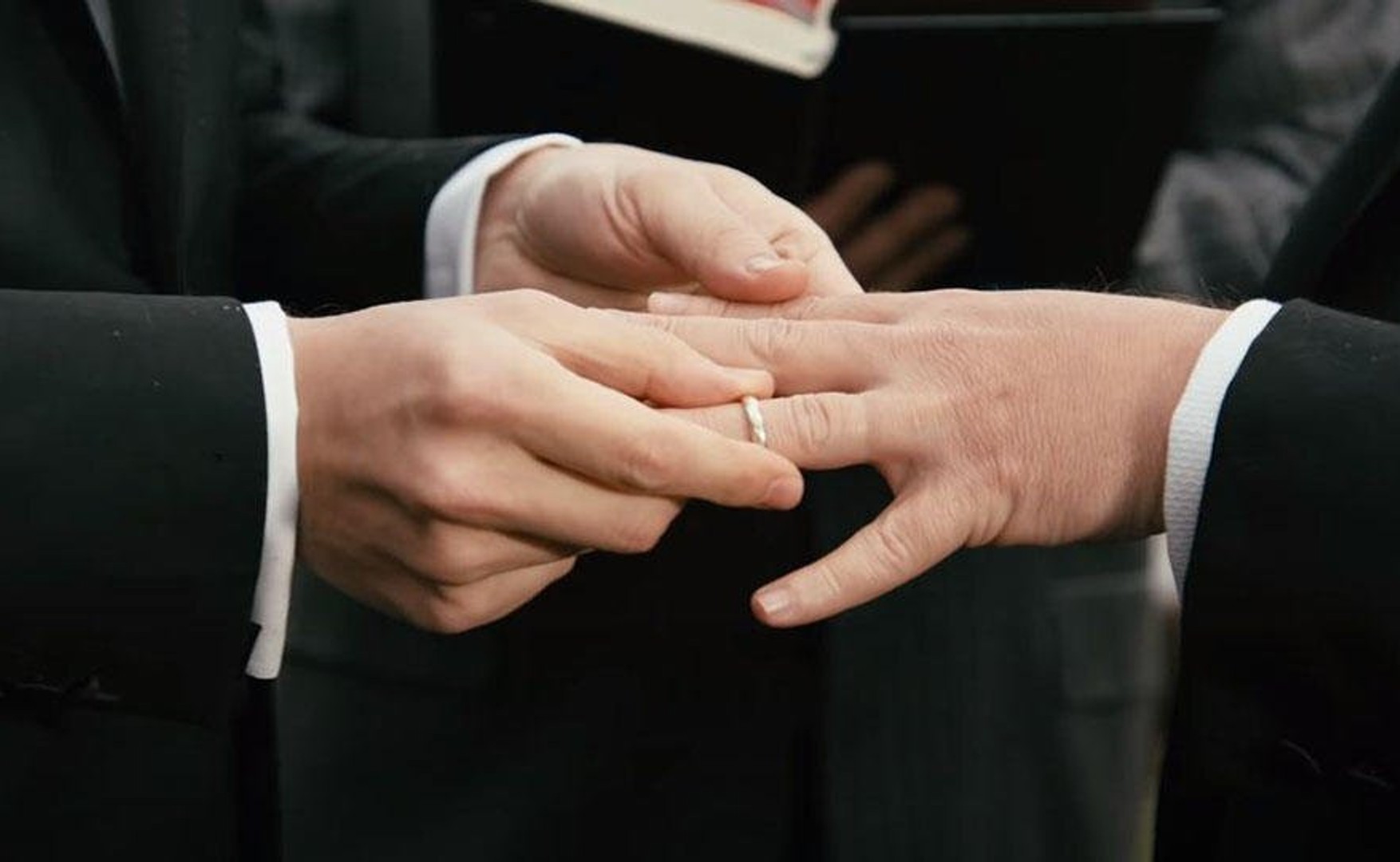 Парламент Швейцарії схвалив одностатеві шлюби