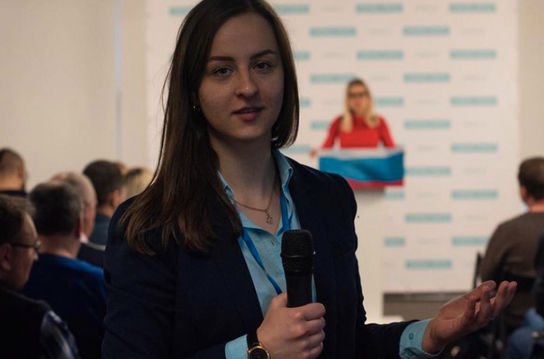 Продюсера телеканалу Навальний.LIVE заарештували на 7 діб за те, що вона приїхала до будинку співробітника ФСБ з групи отруйників