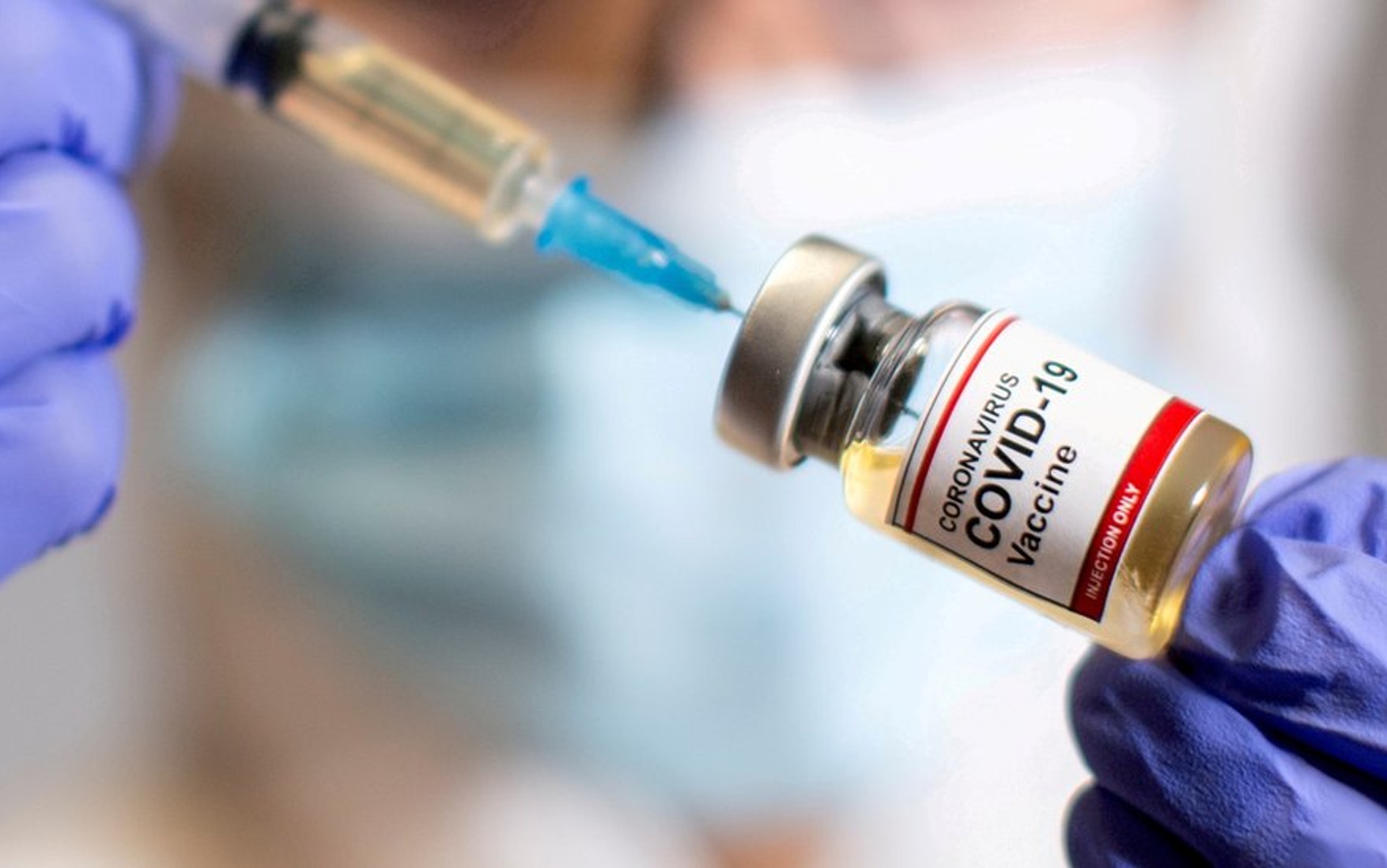 Трамп оголосив про початок вакцинації від COVID-19 в США