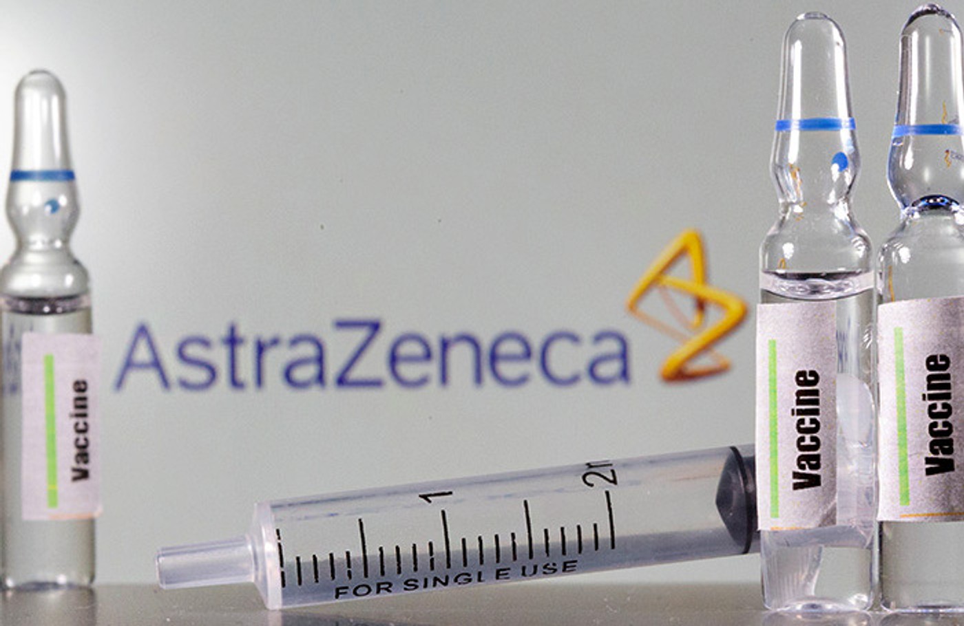 Вакцина від коронавируса AstraZeneca схвалена для використання в Великобританії