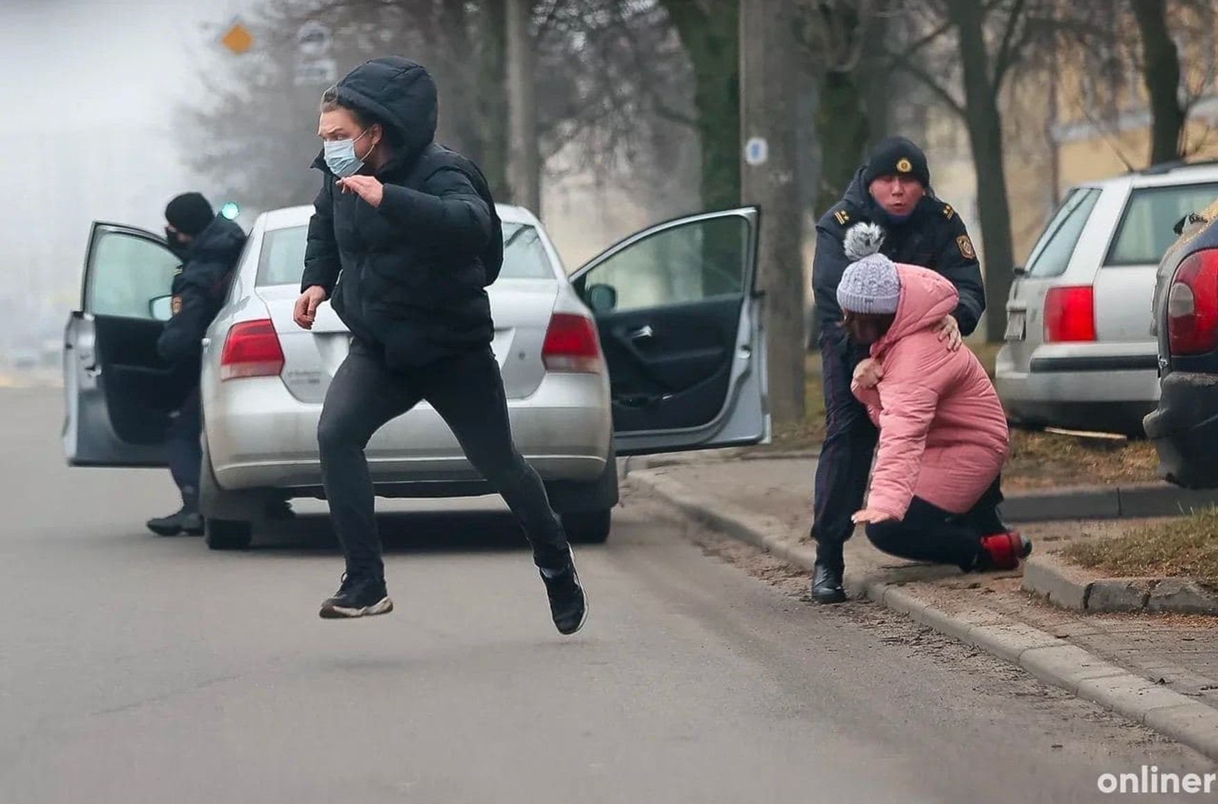 Мінська міліція повідомила про затримання близько 100 осіб на акціях протесту