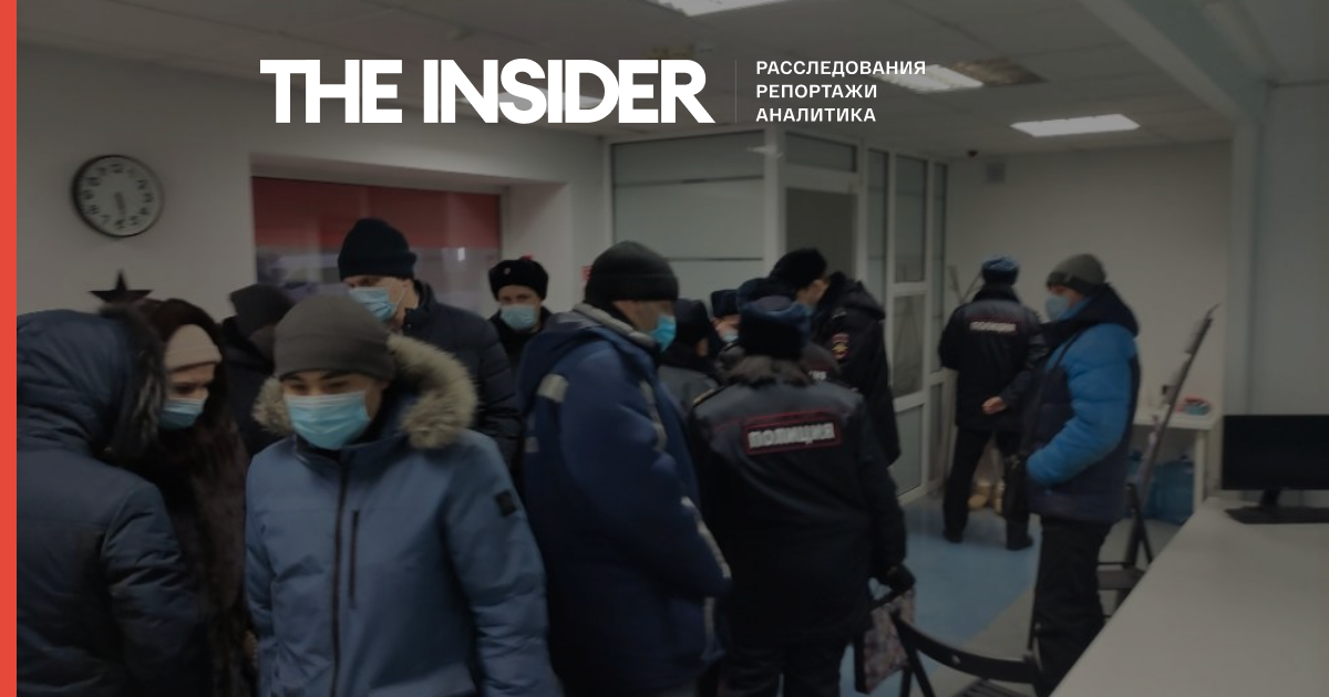 У штаб Навального в Омську прийшла поліція