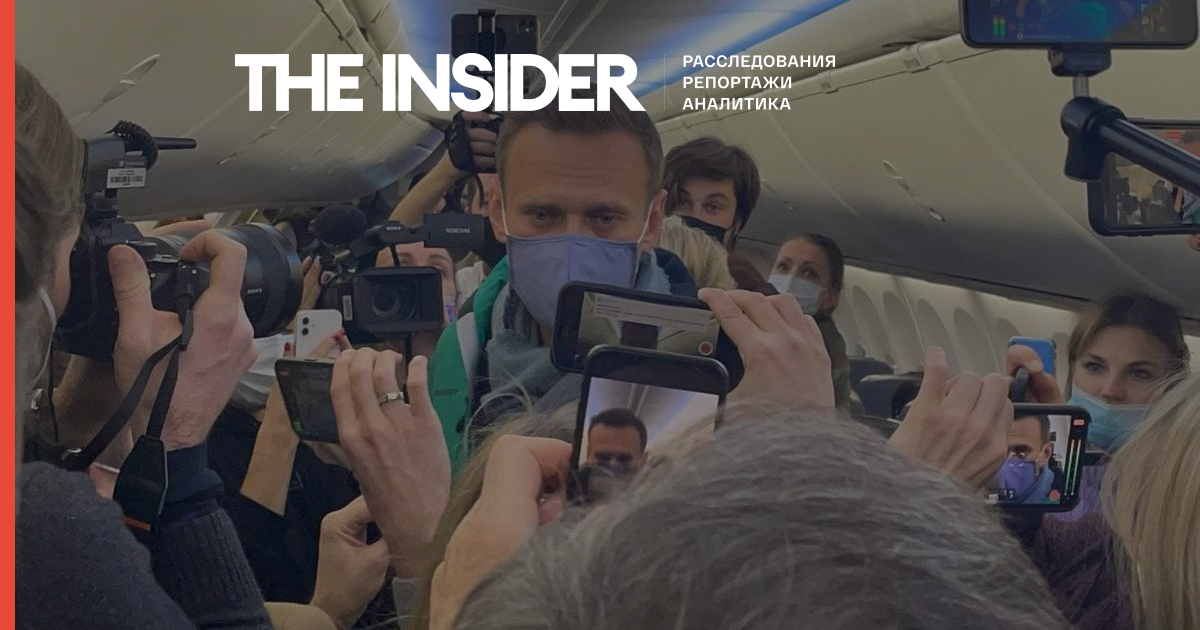 Олексій Навальний сів у літак до Москви