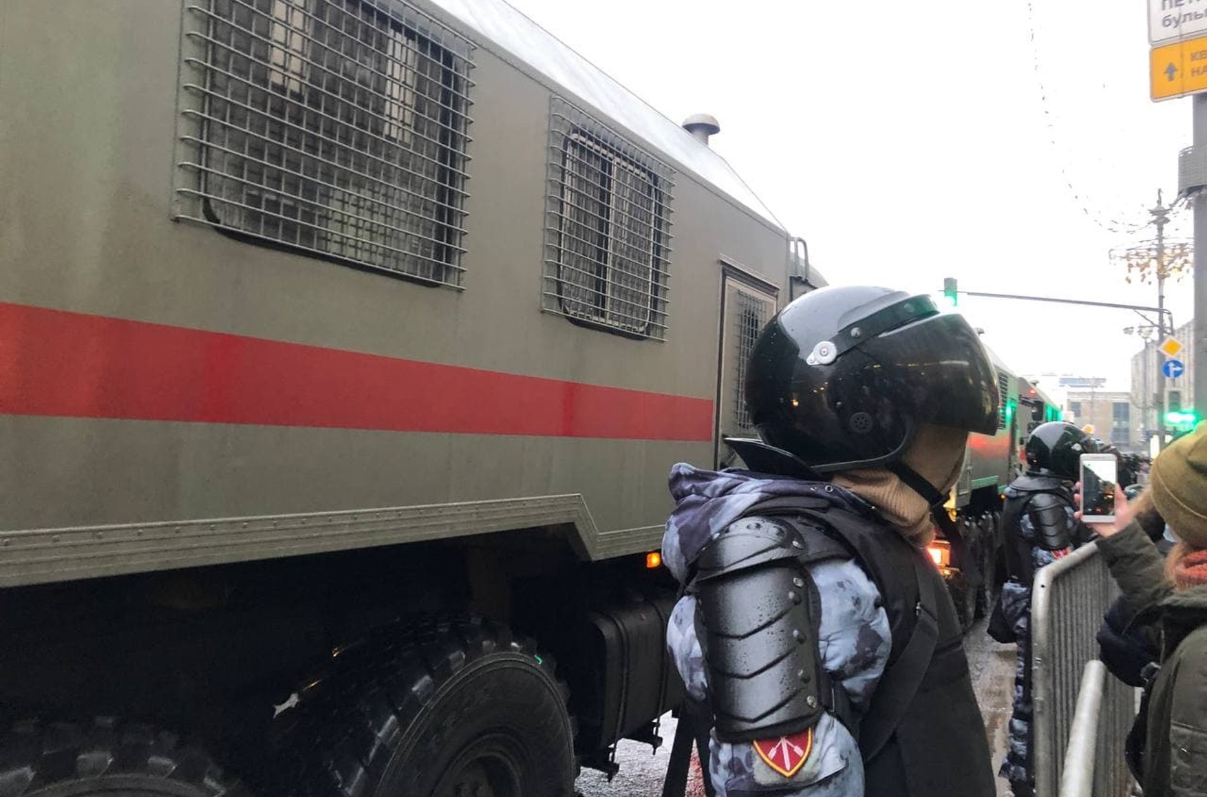 У Москві кілька затриманих на мітингу 23 січня залишили на ніч у автозаку через переповненість спецприймальника