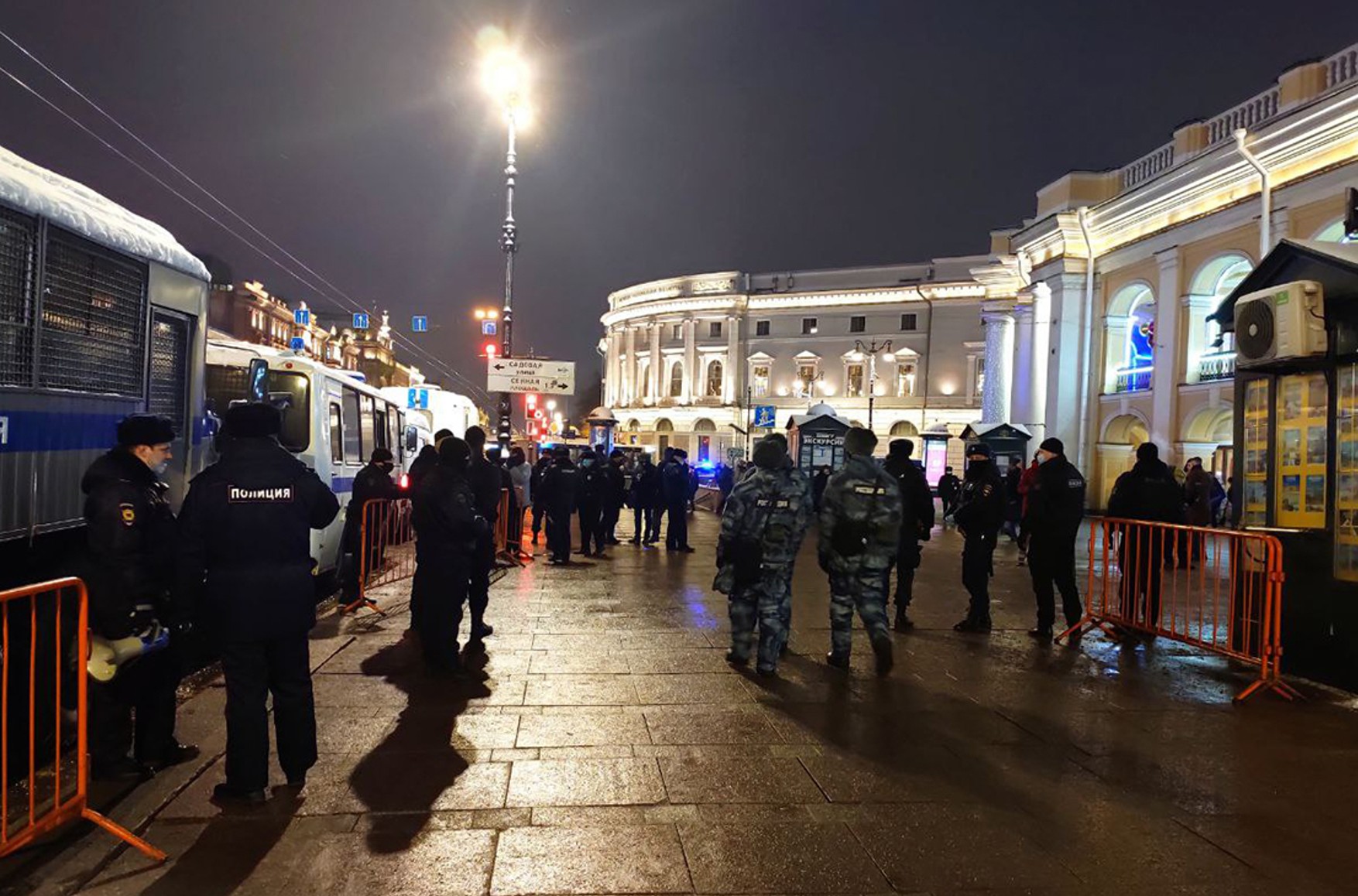 На активіста в Санкт-Петербурзі склали протокол за те, що він «плескав у долоні в підтримку Навального»
