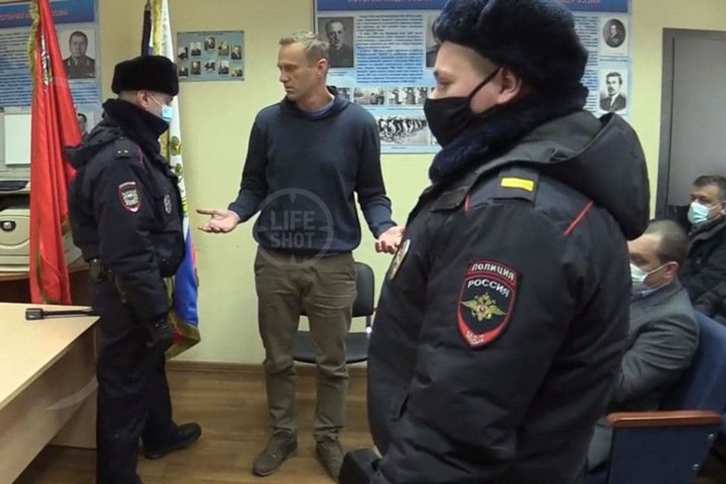 Прокуратура про суд над Навальним прямо у відділенні поліції: «Його скарги носять суб'єктивний характер і нічим не підтверджені»