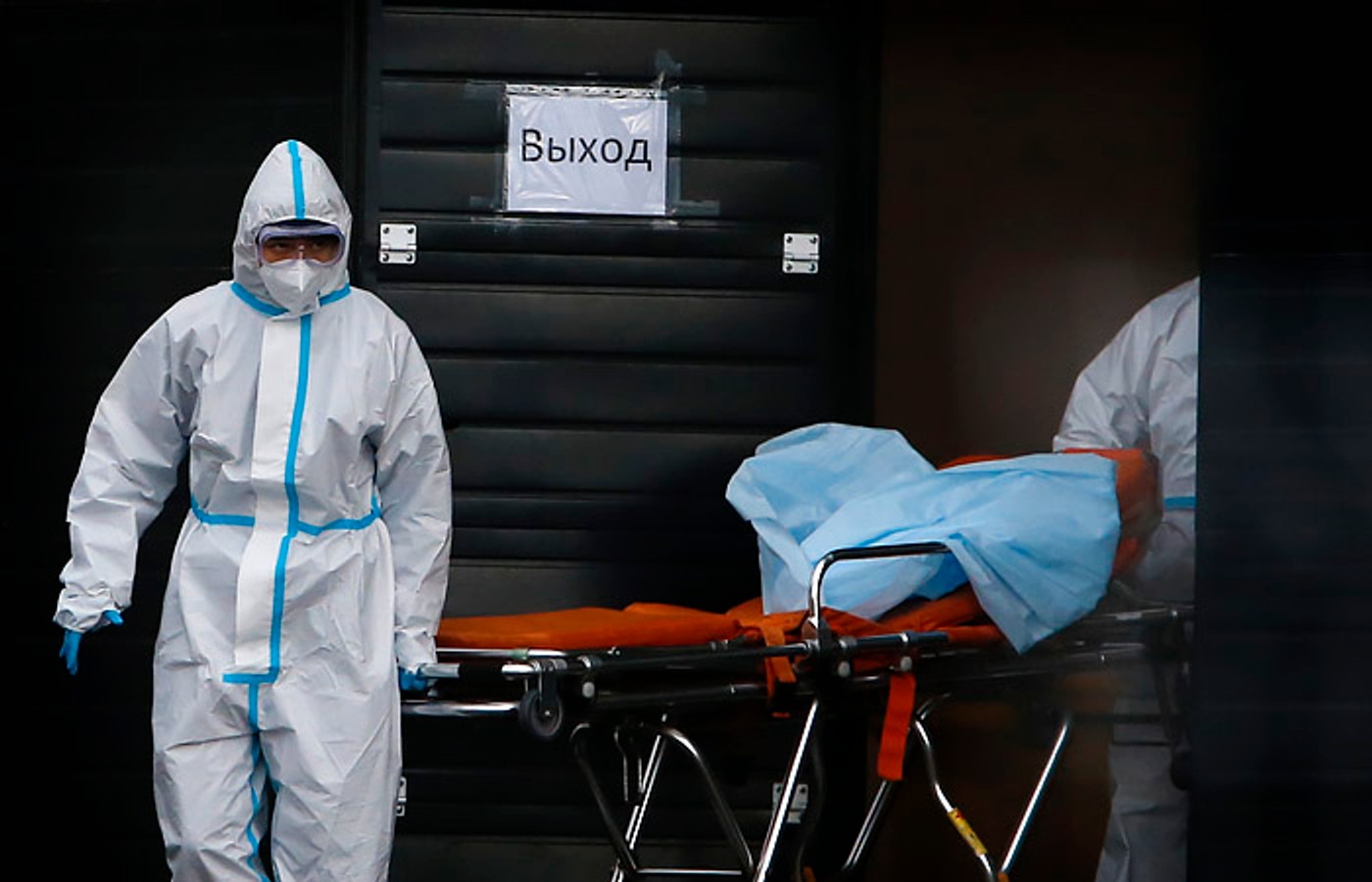 За останню добу в Росії офіційно виявлено 18 241 новий випадок коронавируса, 2317 з них - в Москві