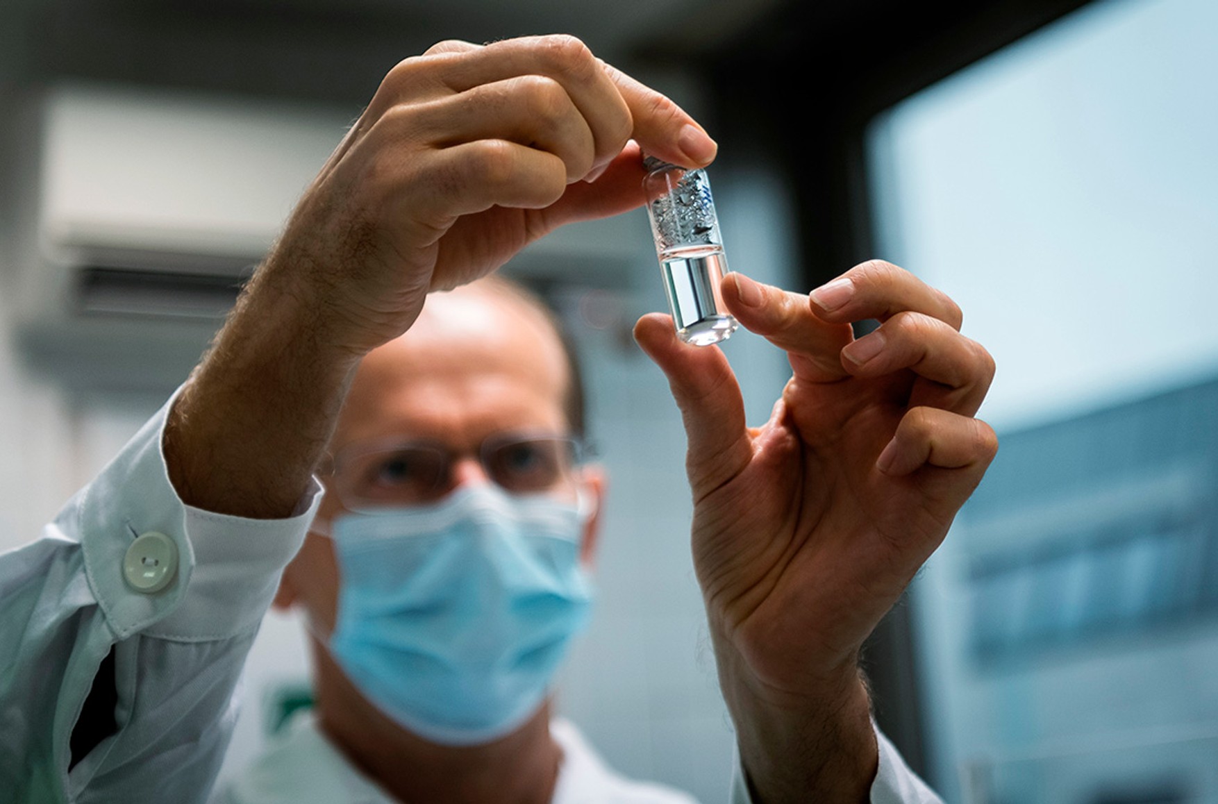 15,9 млн осіб зробили щеплення від коронавируса в 37 країнах - Bloomberg