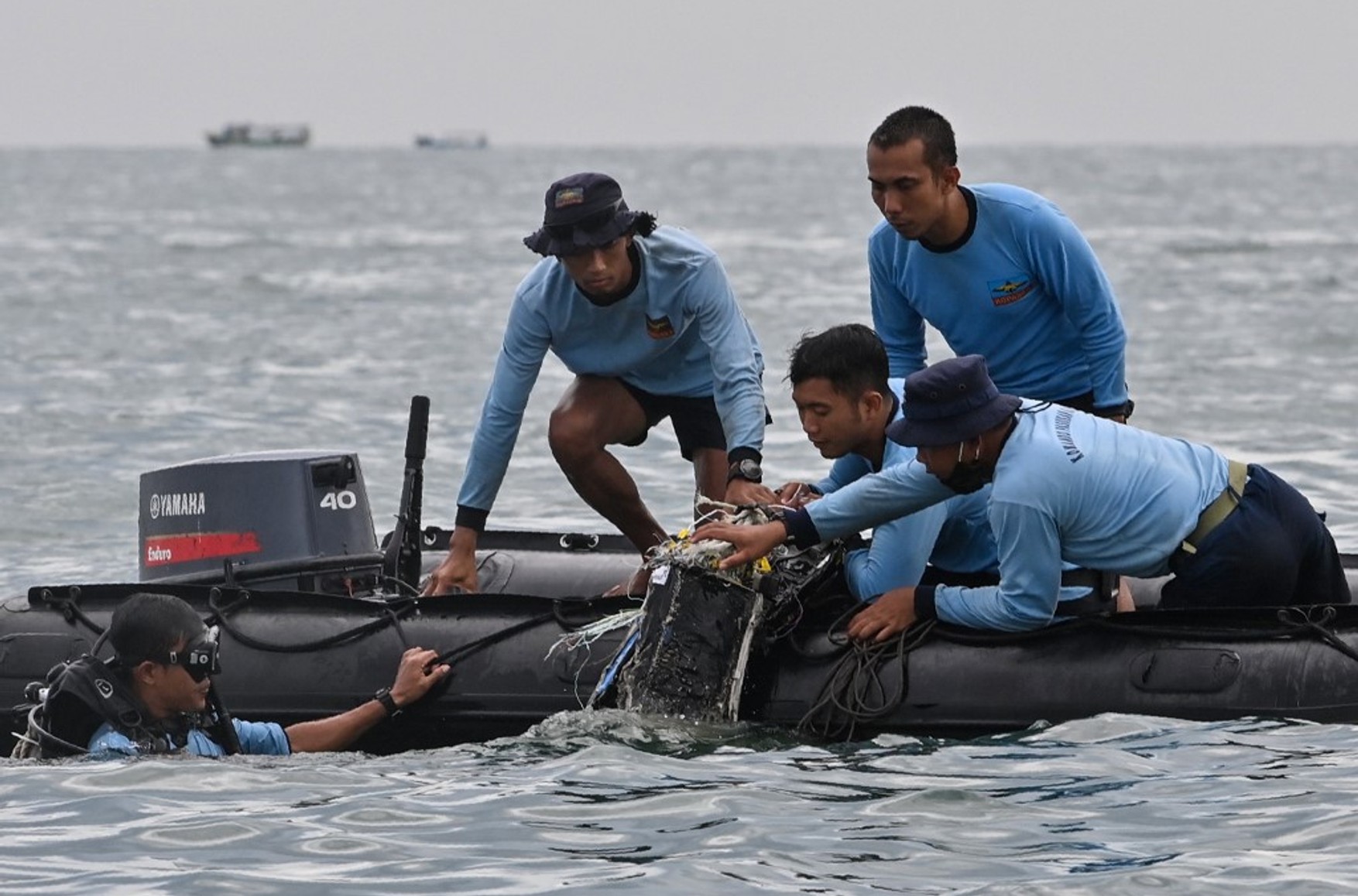 Рятувальники знайшли уламки в Яванском море літака