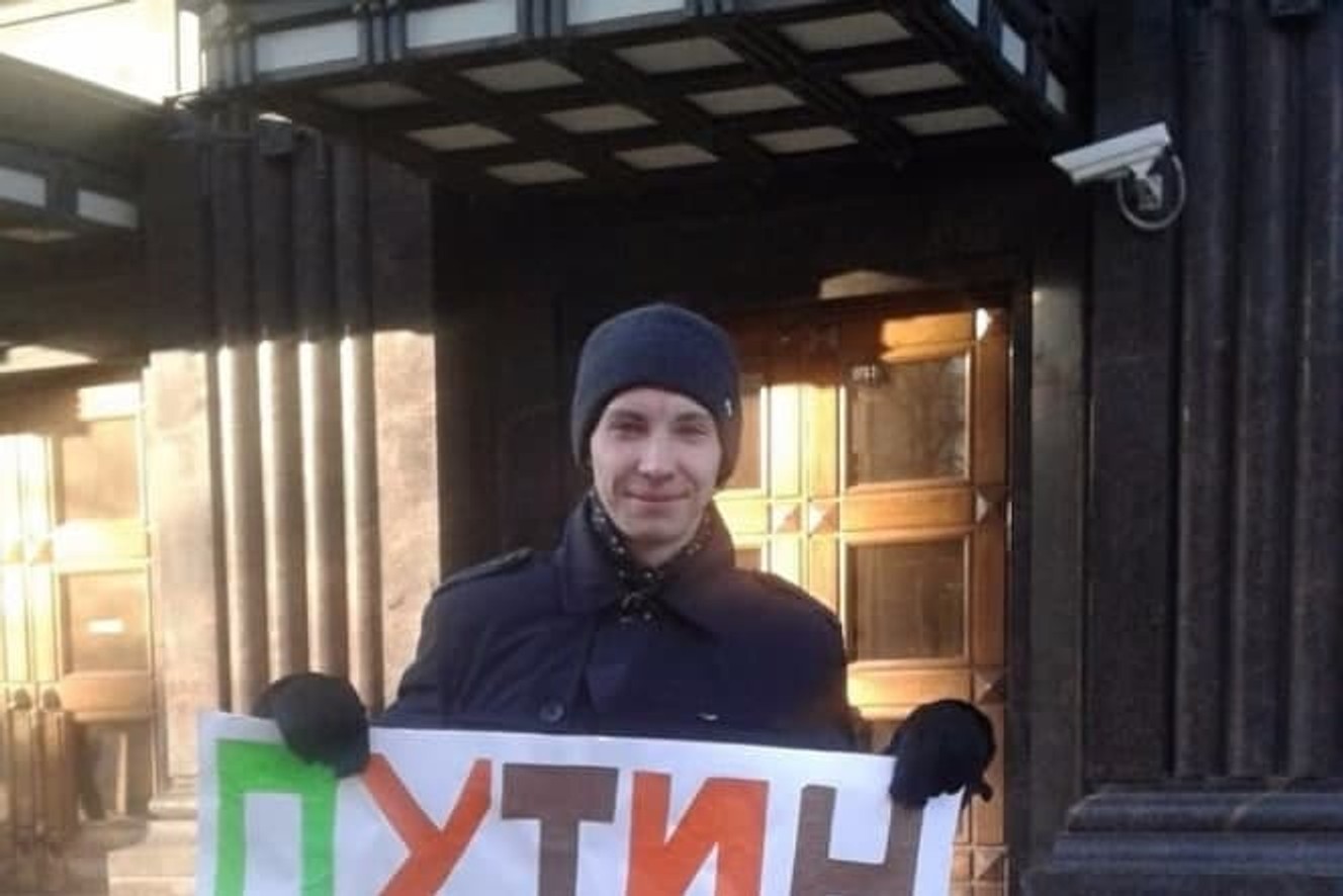 Учитель єкатеринбурзькій школи звільнився, щоб вийти на акцію в підтримку Навального
