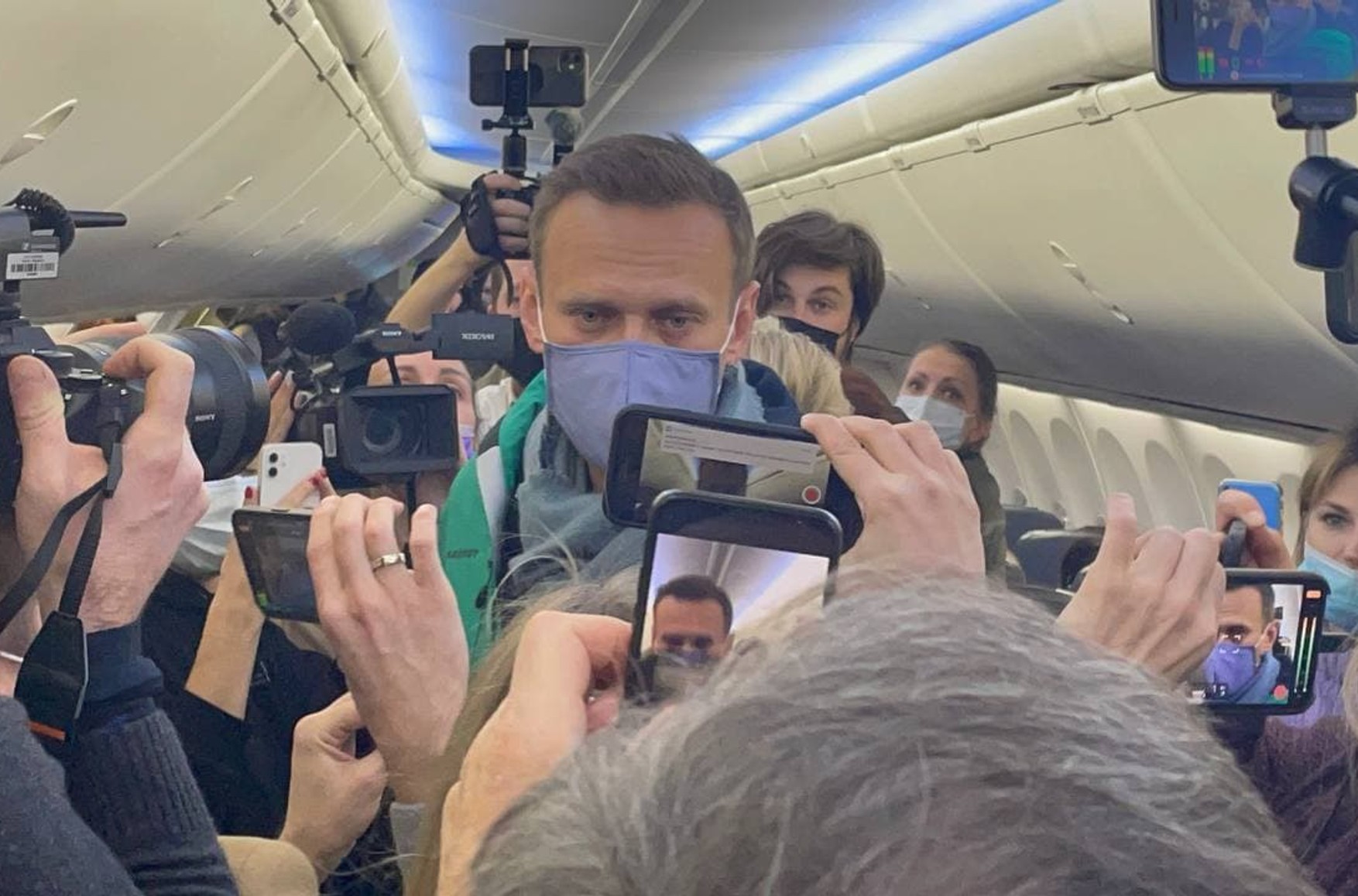Олексій Навальний сів у літак до Москви
